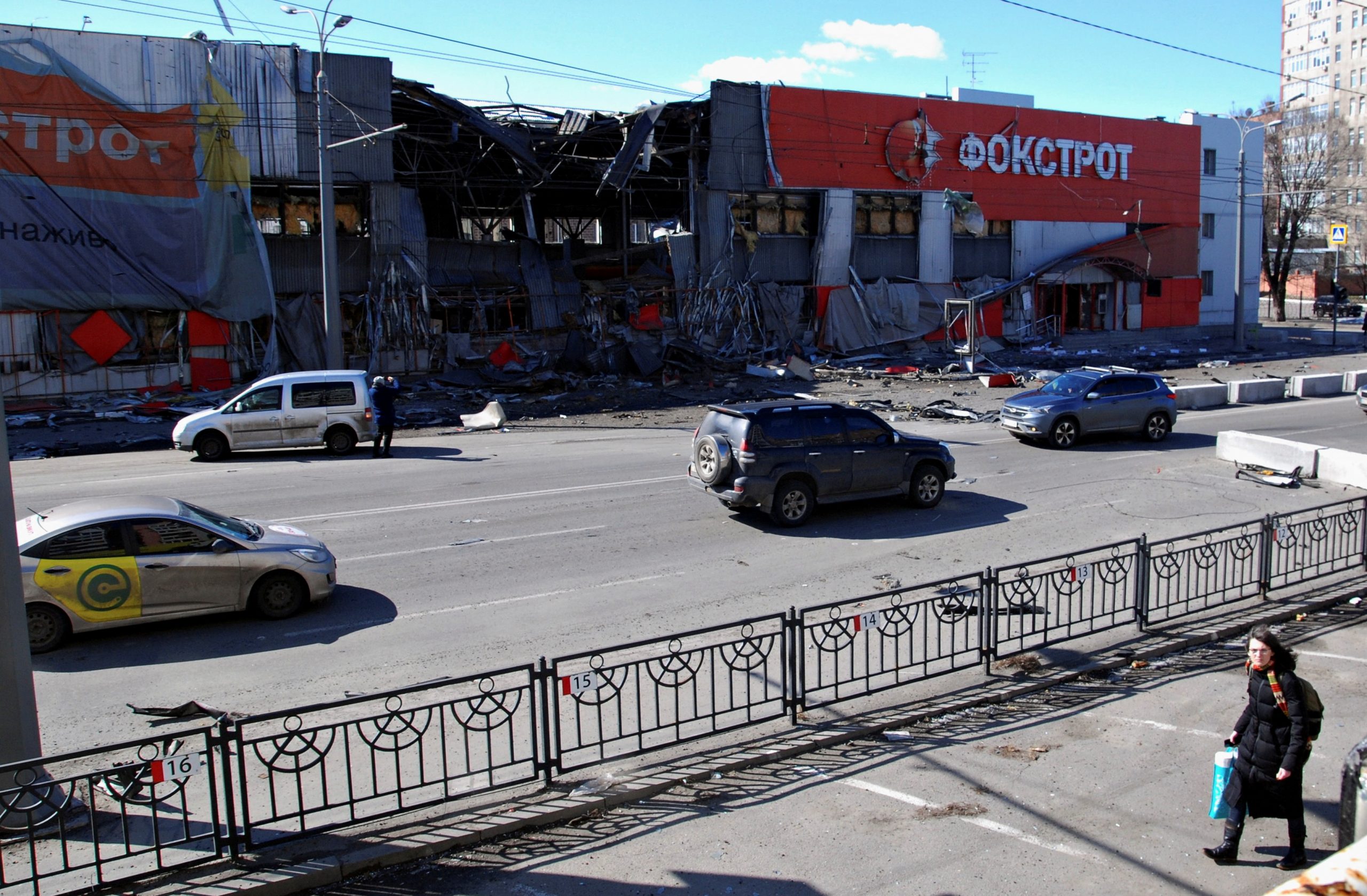 Harkov, Ukrajina, rat, porušene zgrade
A view shows a Foxtrot store that was destroyed by shelling, as Russia's invasion of Ukraine continues, in Kharkiv, Ukraine March 15, 2022. REUTERS/Oleksandr Lapshyn