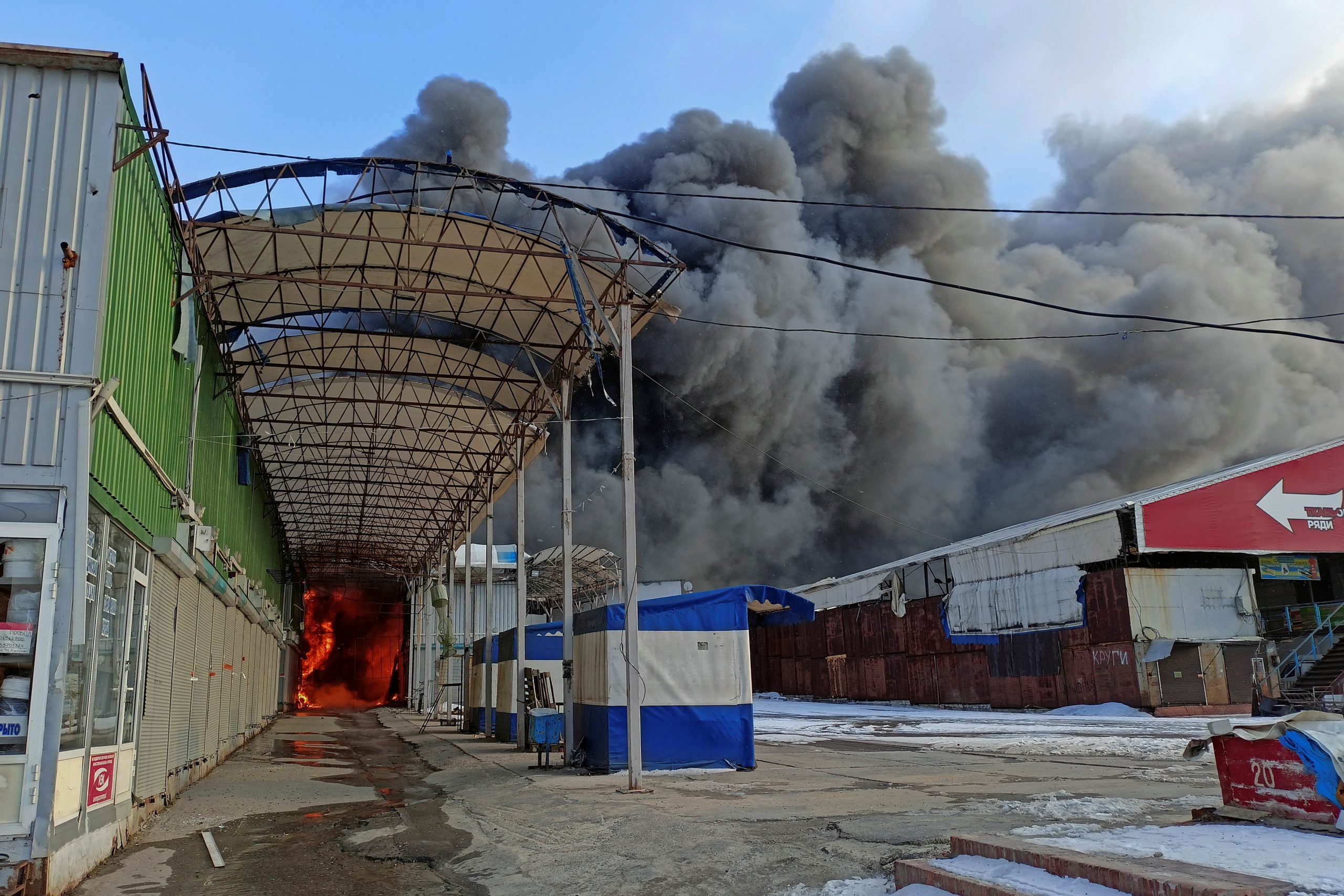 Pijaca, Harkov, Ukrajina, rat
Ukrainian biggest market Barabashovo is seen in fire after a shelling amid Russia?s attack on Ukraine, in Kharkiv, Ukraine March 17, 2022.  REUTERS/Vitalii Hnidyi