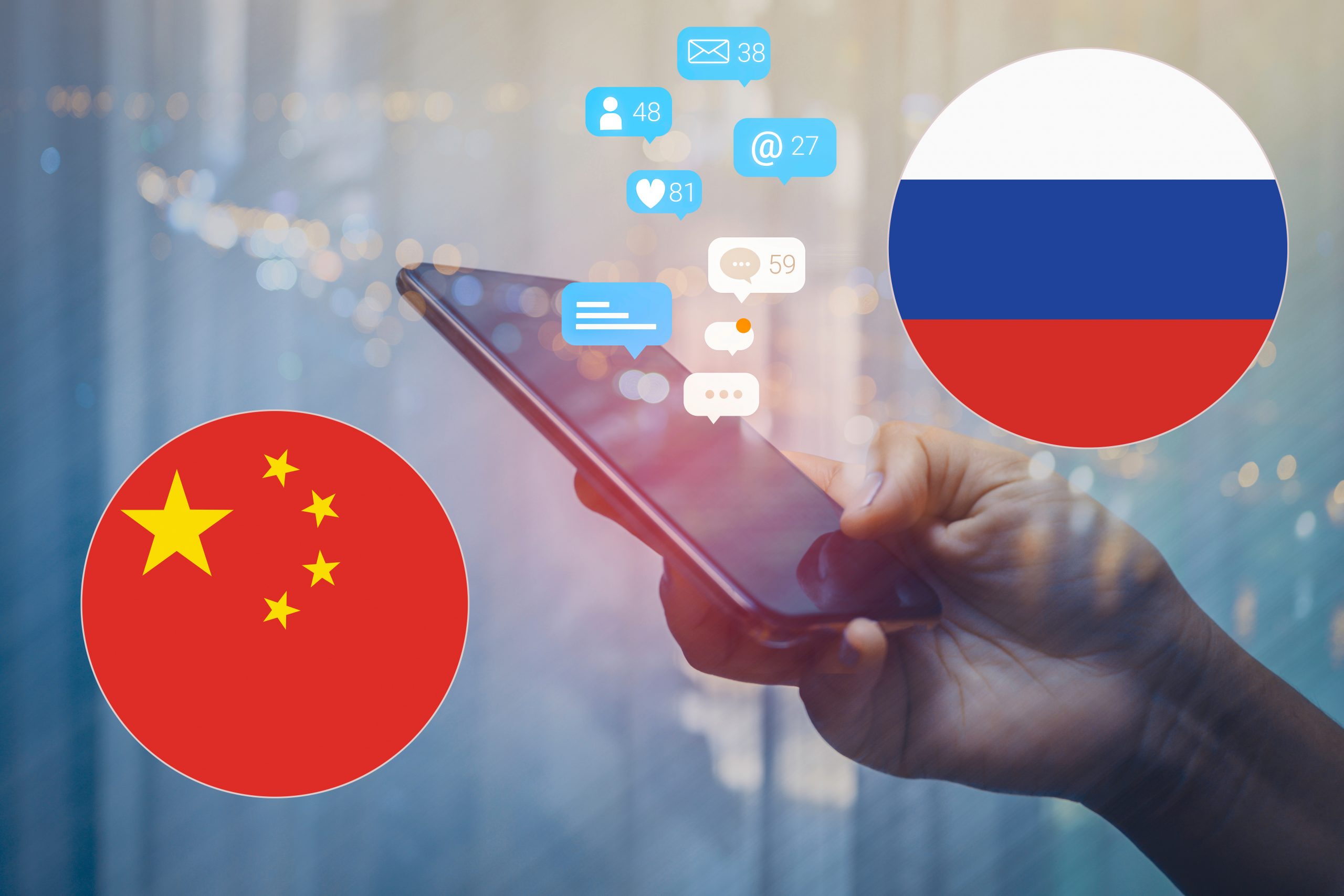 Kina, Rusija, zastava, zastave, internet, društvene mreže, kombo Foto: Shutterstock
Person using a social media marketing concept on mobile phone with notification icons of like, message, comment and star above smartphone screen.
