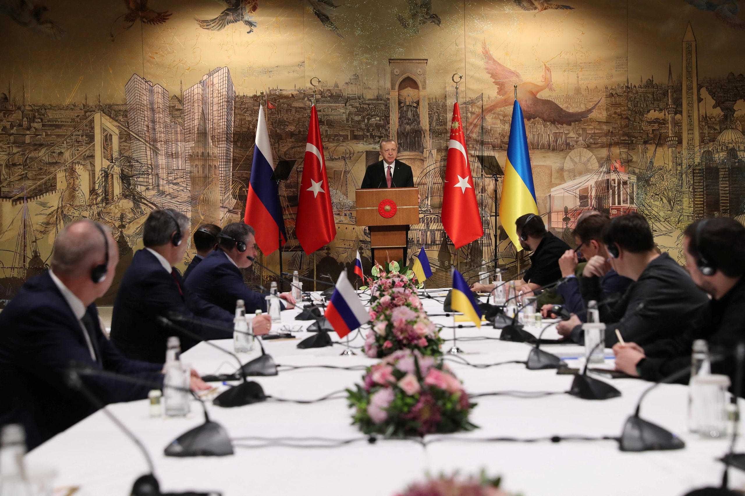 1648538511-2022-03-29T072047Z_1307692024_RC27CT9B8DHB_RTRMADP_3_UKRAINE-CRISIS-TURKEY-TALKS-scaled.jpg
