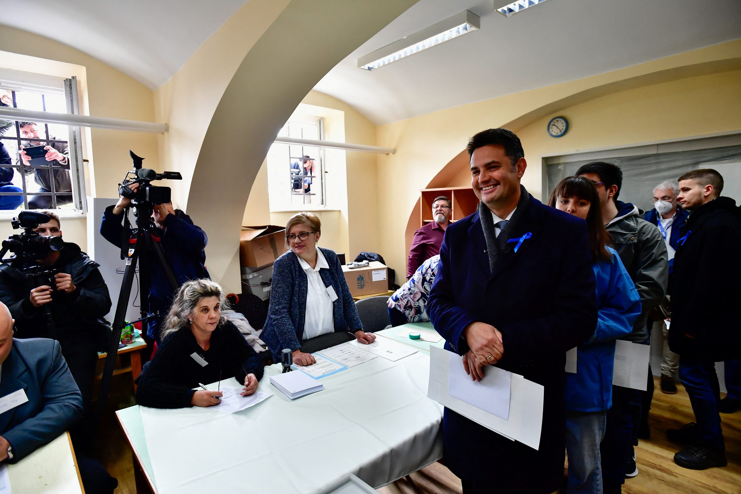Opposition candidate for prime minister Peter Marki-Zay arrives to cast his ballot during Hungarian parliamentary election in Hodmezovasarhely, Hungary, April 3, 2022. REUTERS/Monus Marton