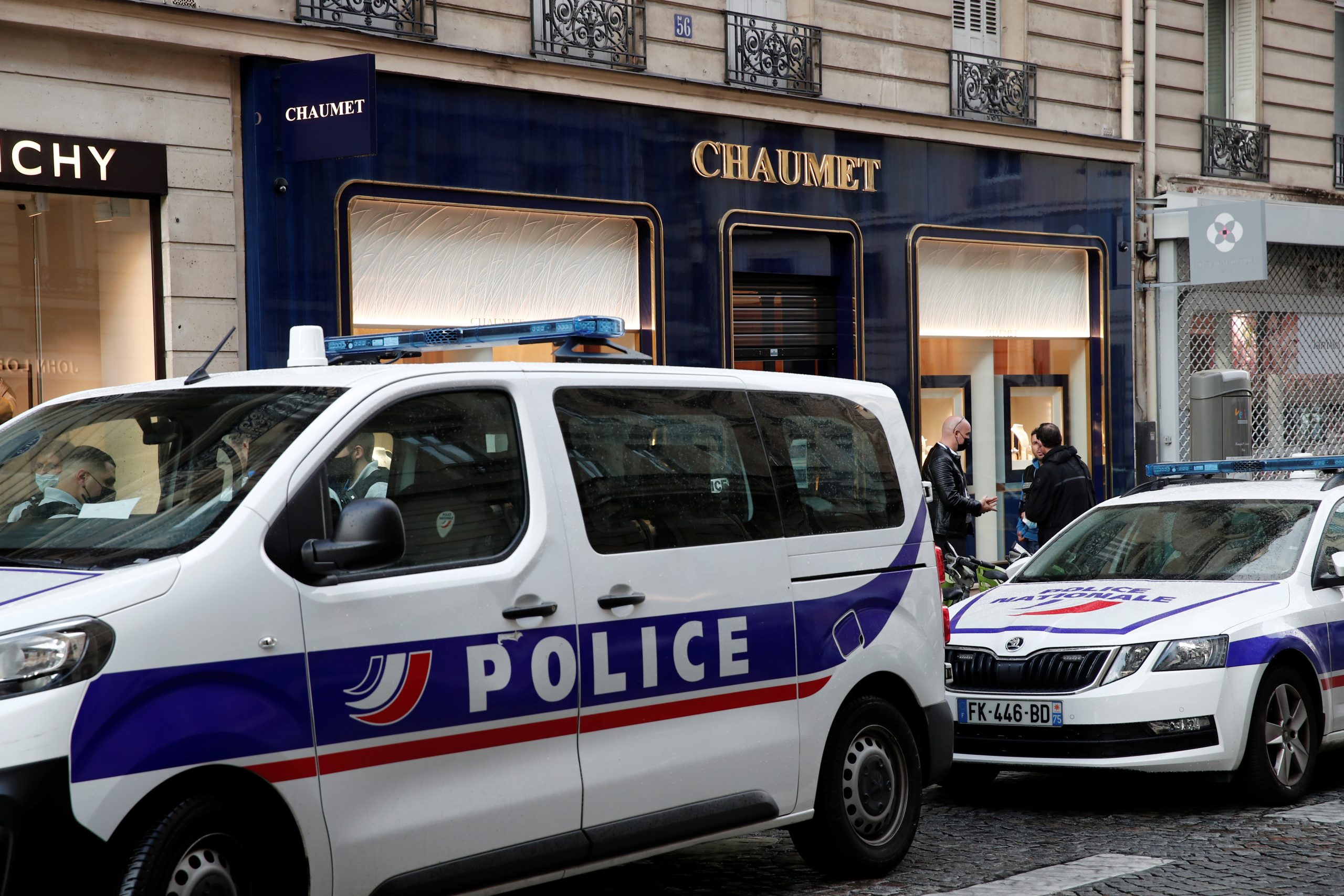 1627503402-2021-07-27T183927Z_1302169694_RC26TO9LK6D1_RTRMADP_3_FRANCE-ROBBERY-CHAUMET-scaled.jpg