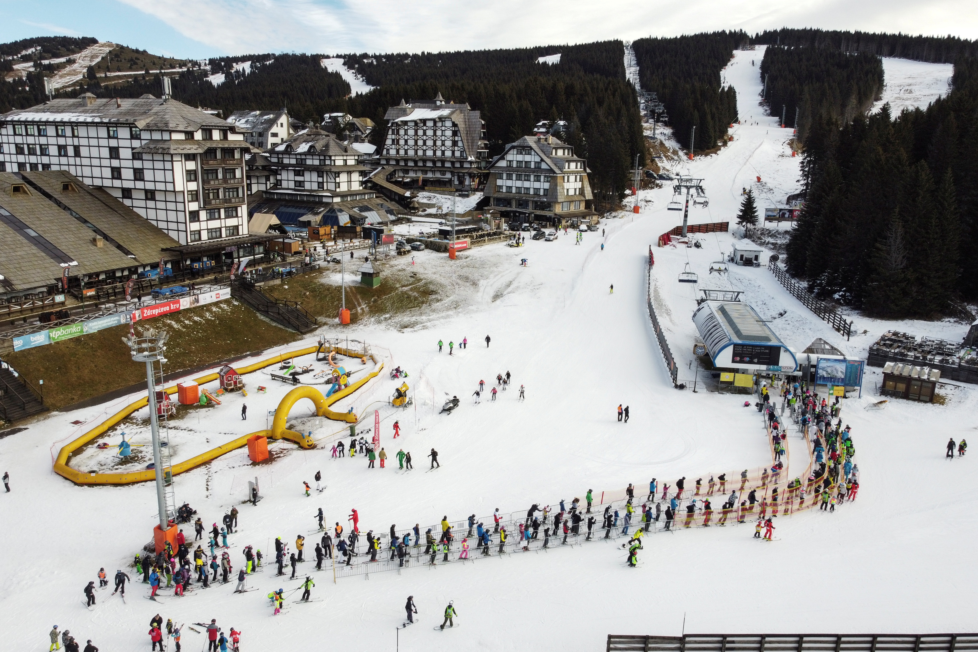 najbolje fotografije 21 12 2020  Skiing amid COVID-19 pandemic in Kopaonik