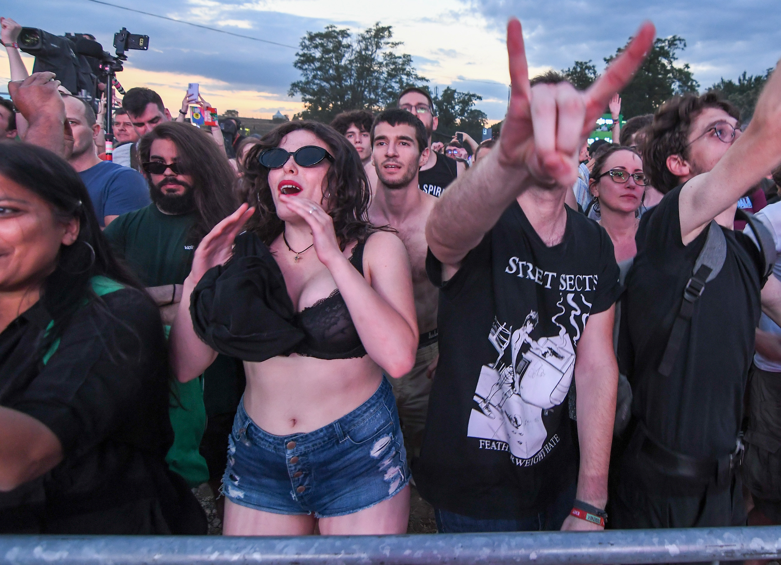 Novi Sad 09.07.2022 Posetioci festivala Exit oblacenje moda publika. Muzički festival Exit, Egzit, moda, oblačnje, exit style Foto: Nenad Mihajlović/Nova.rs