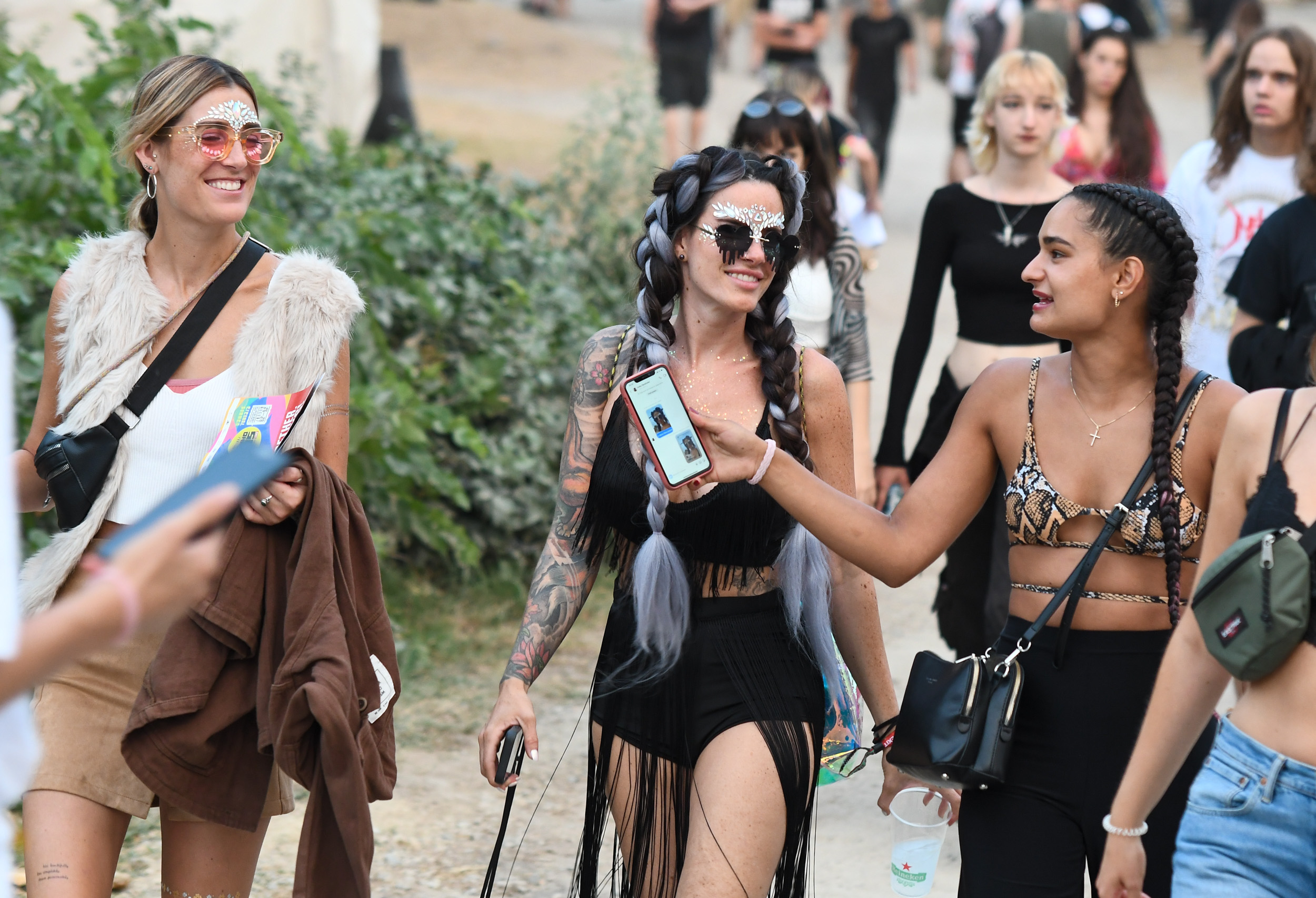 Novi Sad 09.07.2022 Posetioci festivala Exit oblacenje moda publika. Muzički festival Exit, Egzit, moda, oblačnje, exit style Foto: Nenad Mihajlović/Nova.rs