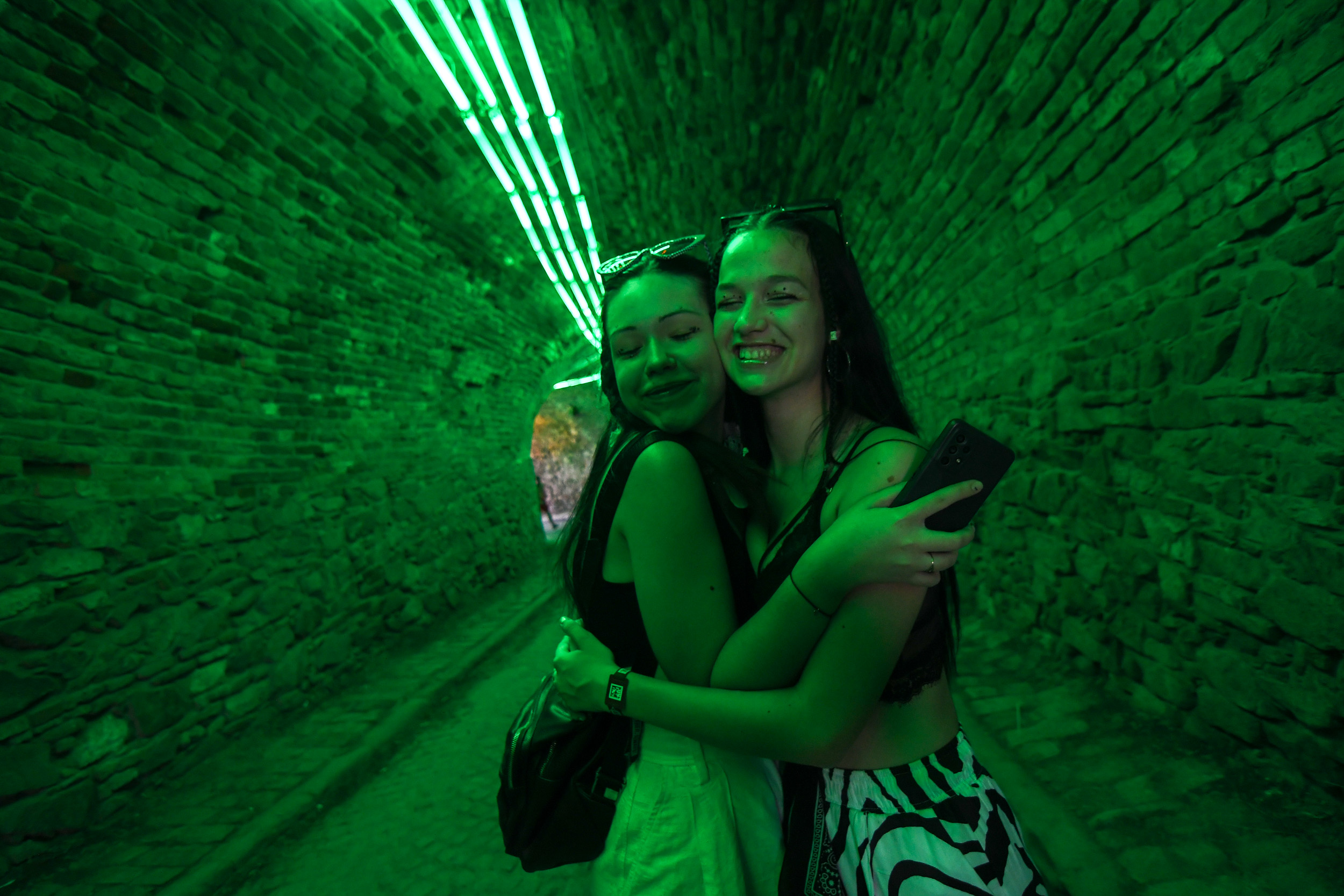 Novi Sad 09.07.2022 Posetioci festivala Exit oblacenje moda publika. Muzički festival Exit, Egzit, moda, oblačnje, exit style Foto: Nenad Mihajlović/Nova.rs