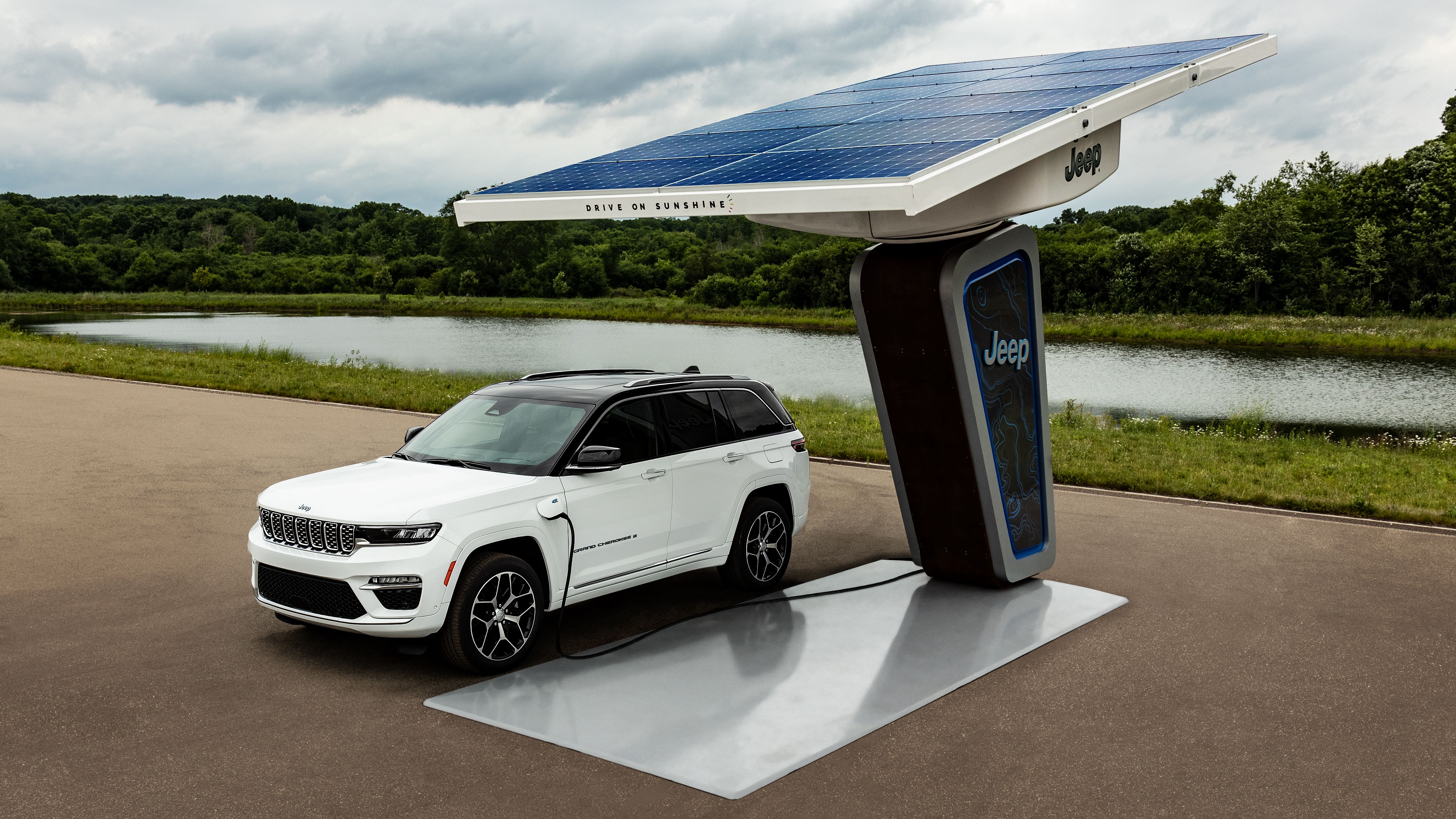 01_HP_ 1_All-new 2022 Jeep Grand Cherokee 4xe plug-in hybrid
