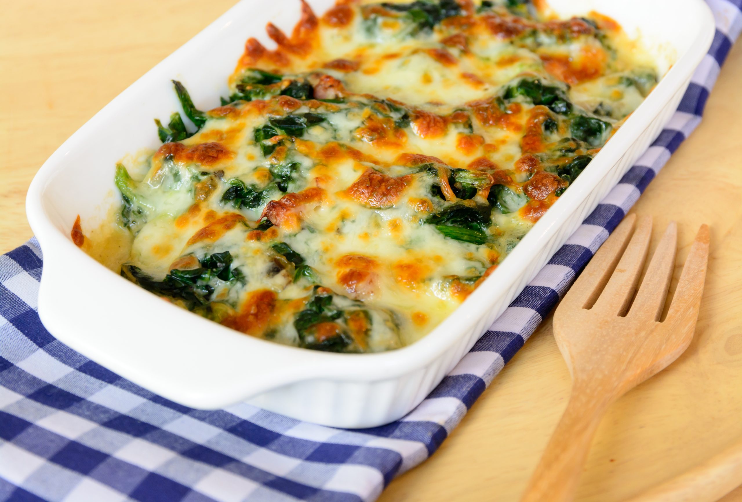 30.7.21. (b) Zapeceni spanac sa sirom  shutterstock 257003158 Majstor amater