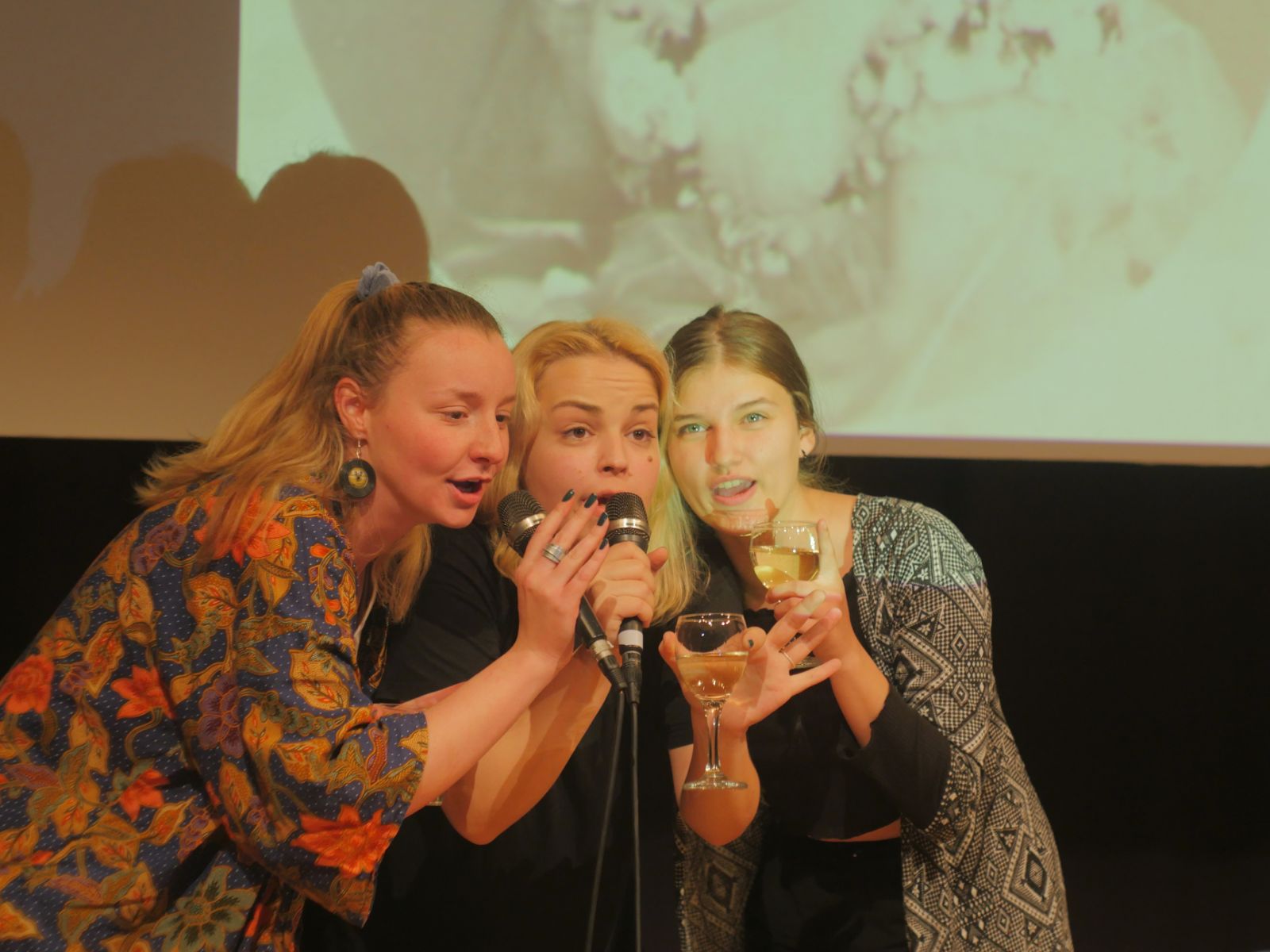 Fotke sa predstave Porodica Topalović i idejno rešenje ovogodišnjeg festivala (6)