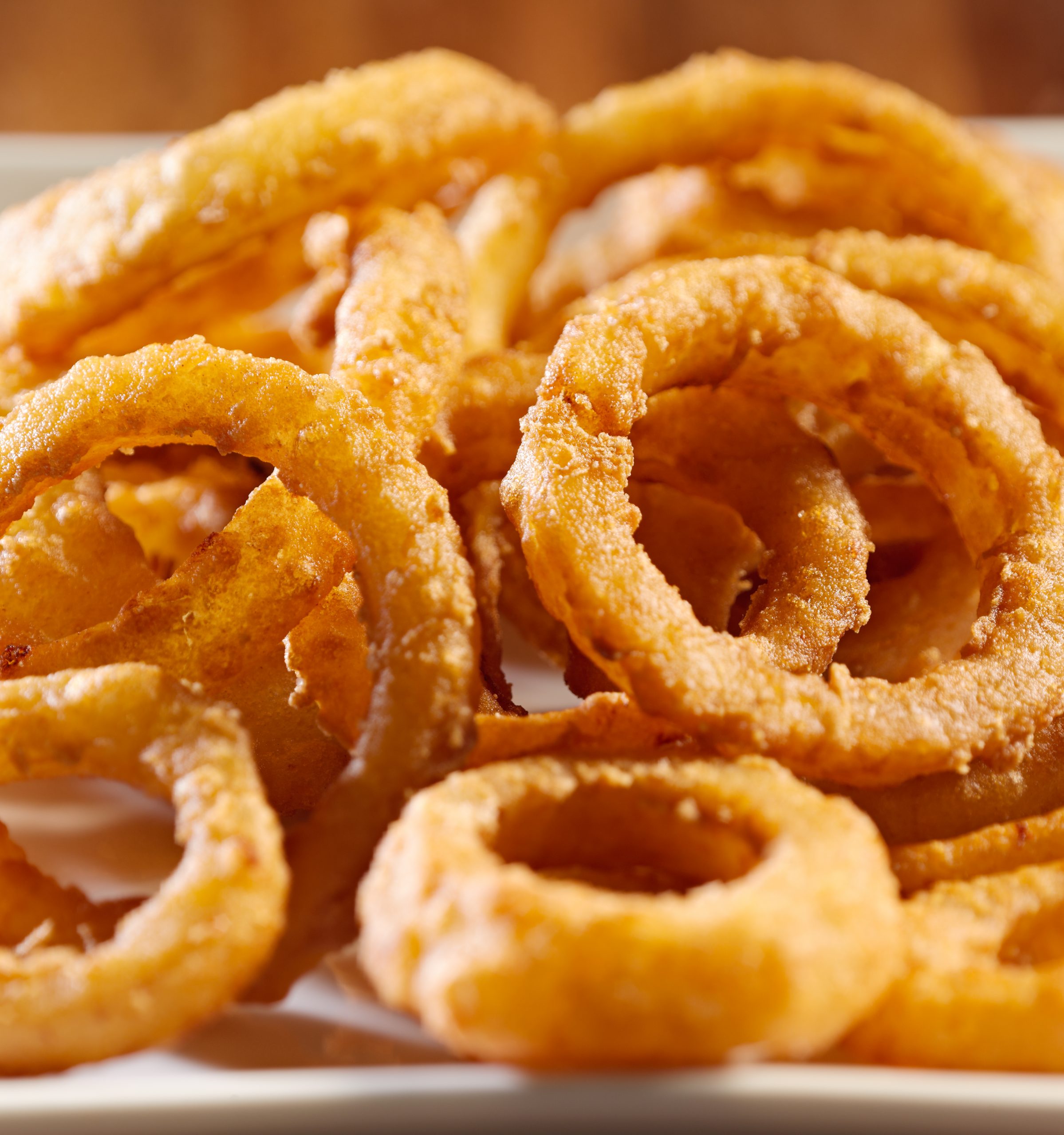 1620392149-11.5.21.-c-Pohovani-luk-stock-photo-closeup-photo-of-a-pile-of-onion-rings-89225200-scaled.jpg