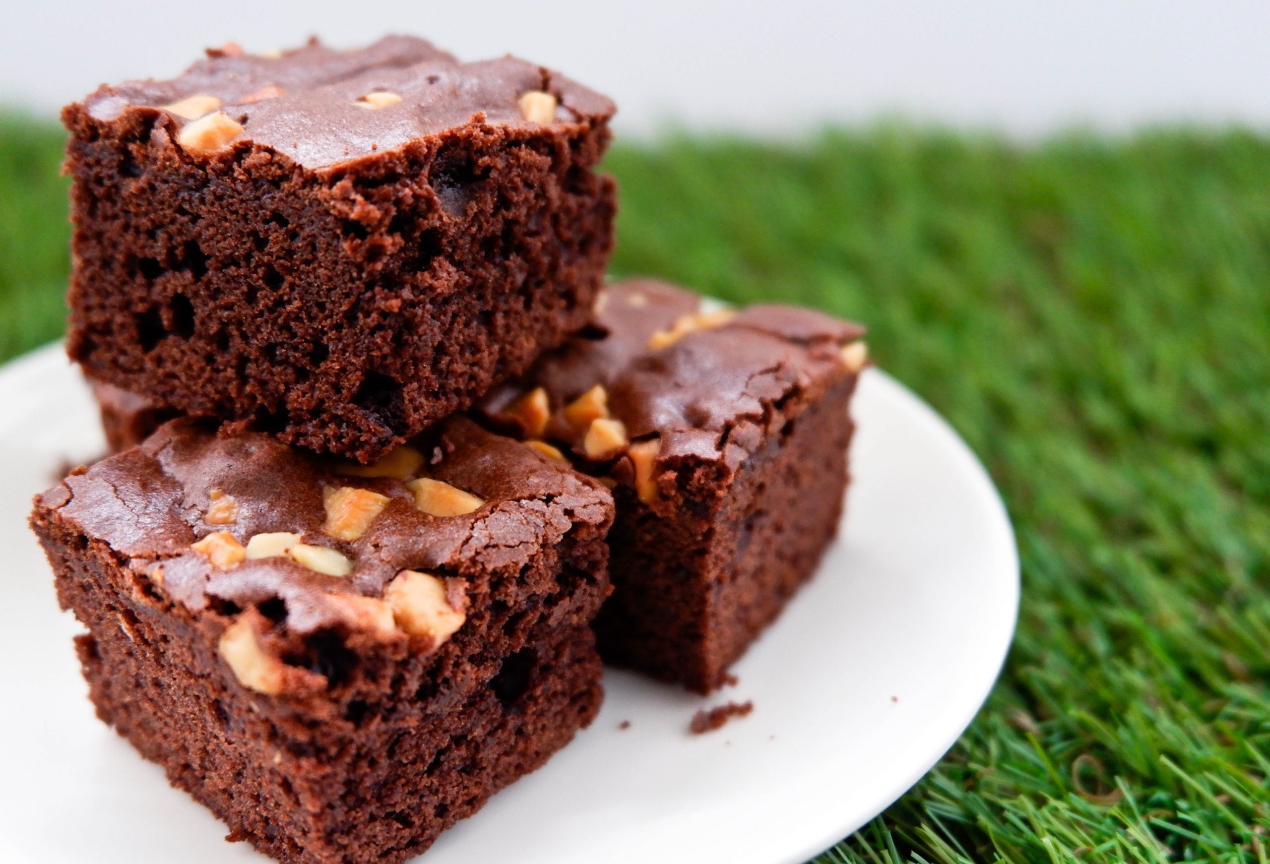 Majstor amater, kuvar amater, 9.5.21. (a) Jogurt kocke stock-photo-chocolate-brownies-with-nuts-711379531