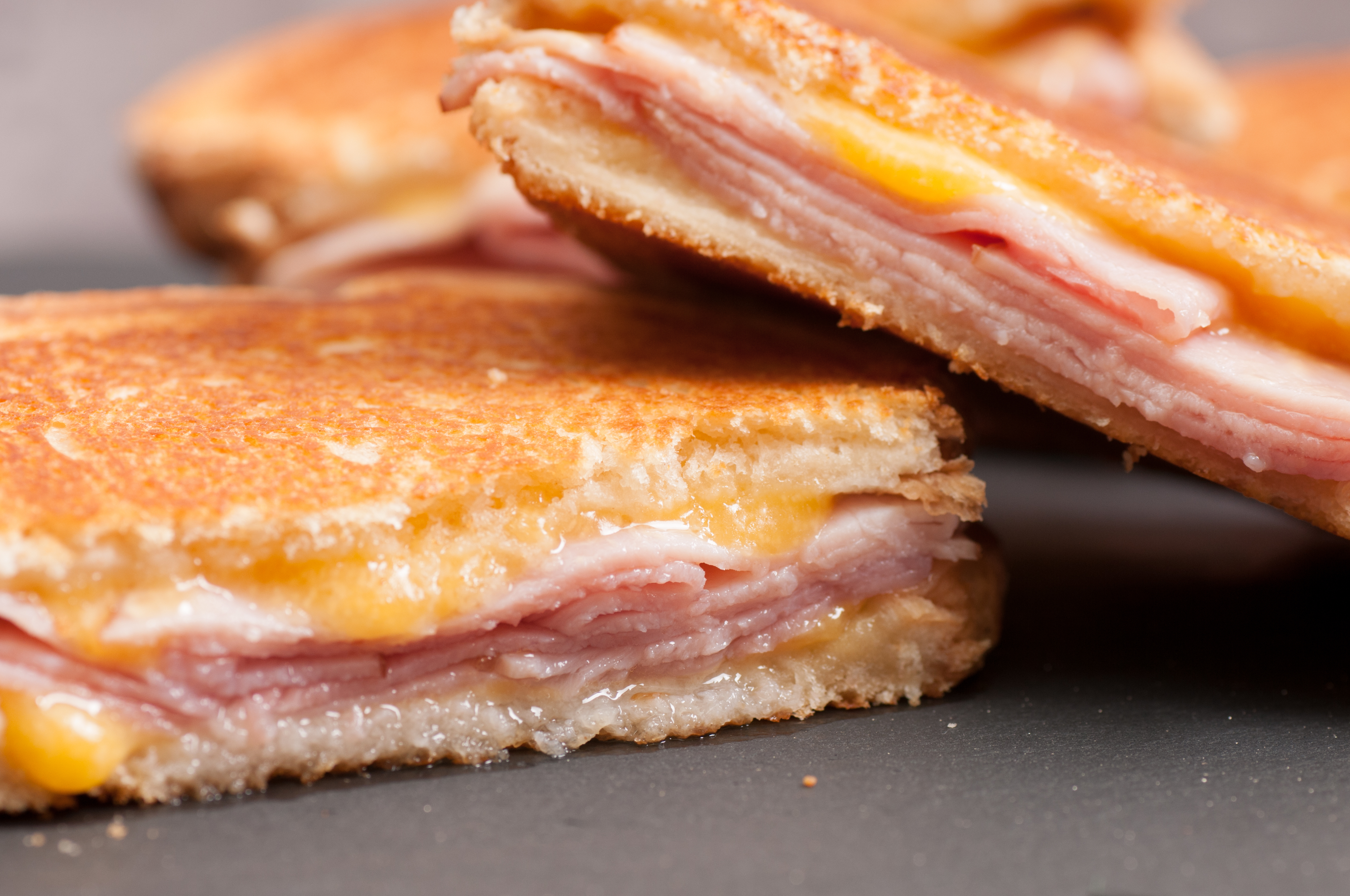 Majstor amater, kuvar amater, 8.5.21. (a) pohovani kackavalj  stock-photo-grilled-ham-and-cheese-take-away-sandwiches-golden-brown-1867721623