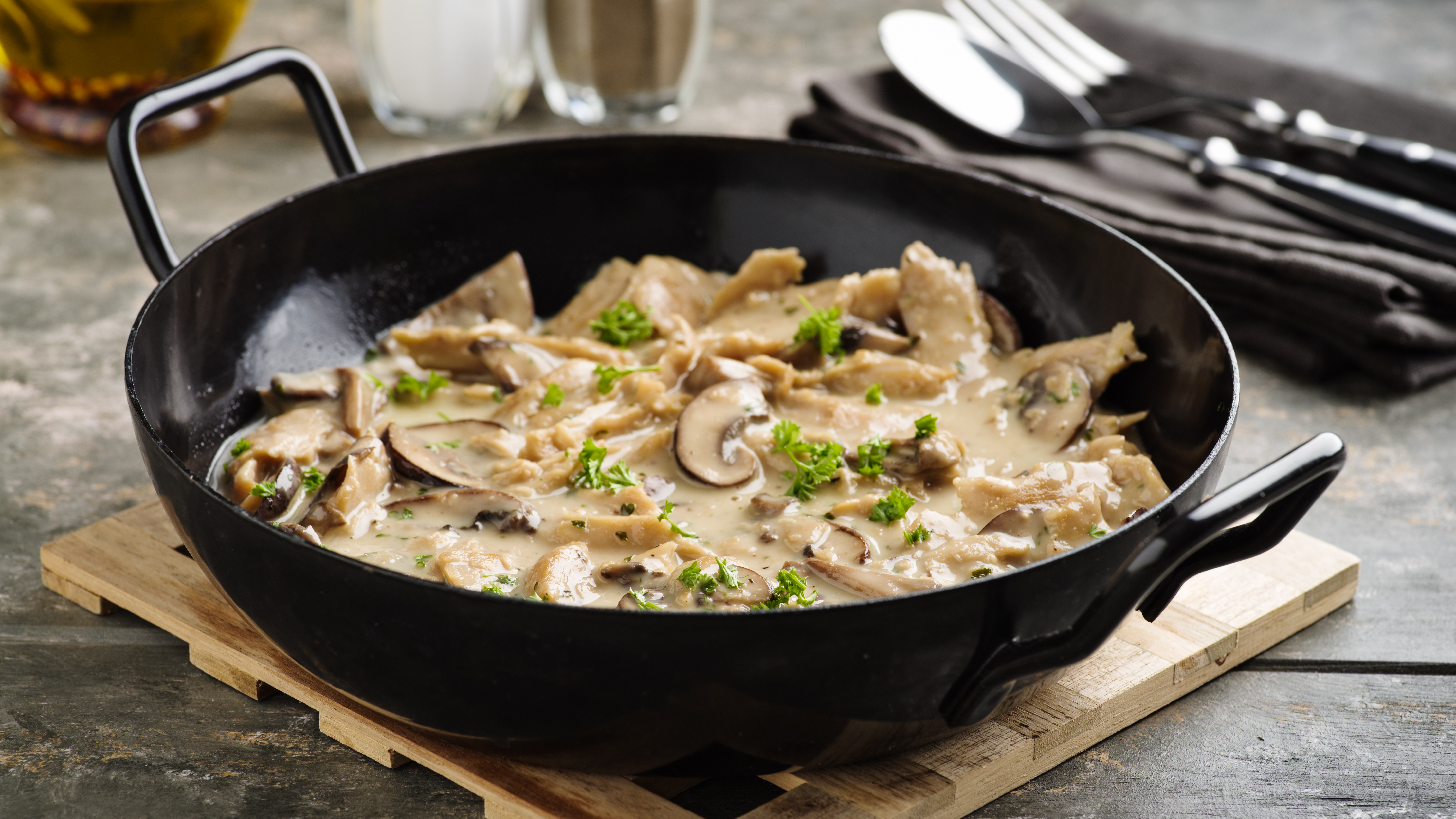 06.02.21. Sampinjoni u pavlaci sa rolnicama od prsute i sira, Majstor amater, recept dana,