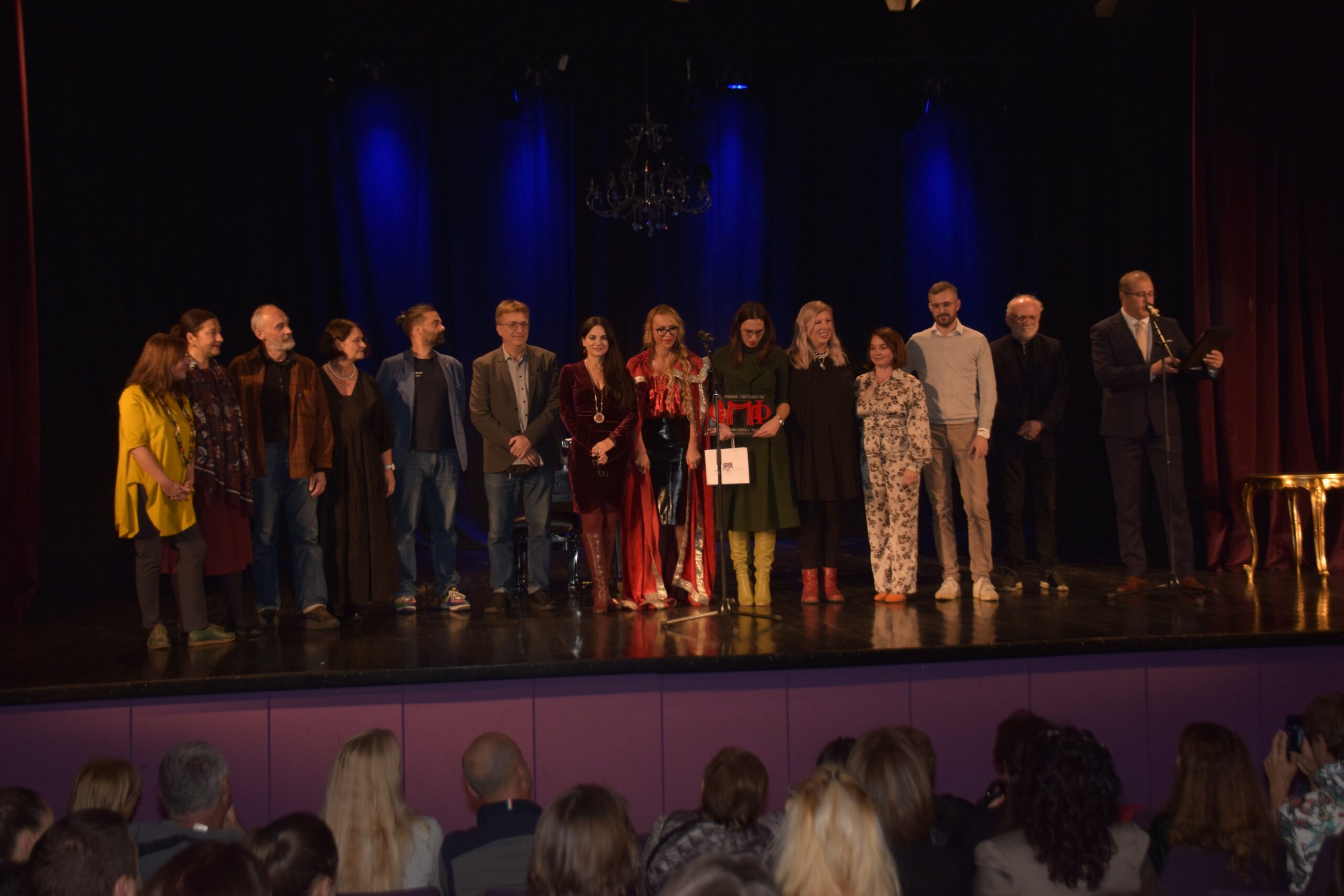 1668943101-Dodela-nagrad-ana-15.-Festivalu-pobednika-festiva-u-Centru-za-kulturu-i-obrazovanje-Rakovica-16-scaled.jpg