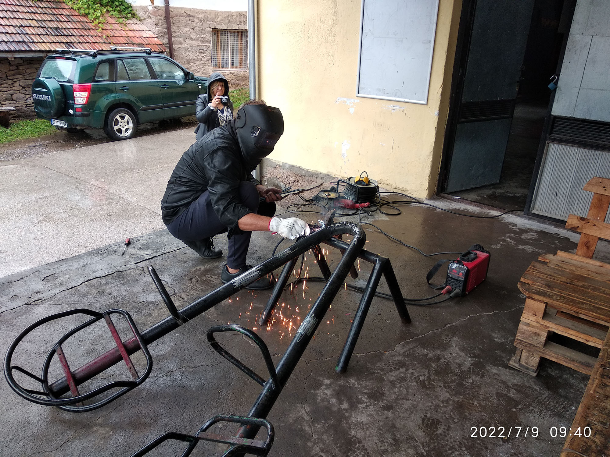 “Kritika na selu”, najnovija multimedijalna akcija Beogradske umetničke radionice –
BURA; Dom kulture Dojkinci (Stara planina); selekcija: Dragana Nikoletić; postavka:
Radmila Duda Ludošan, asistent Dragan Ilić-Čaki