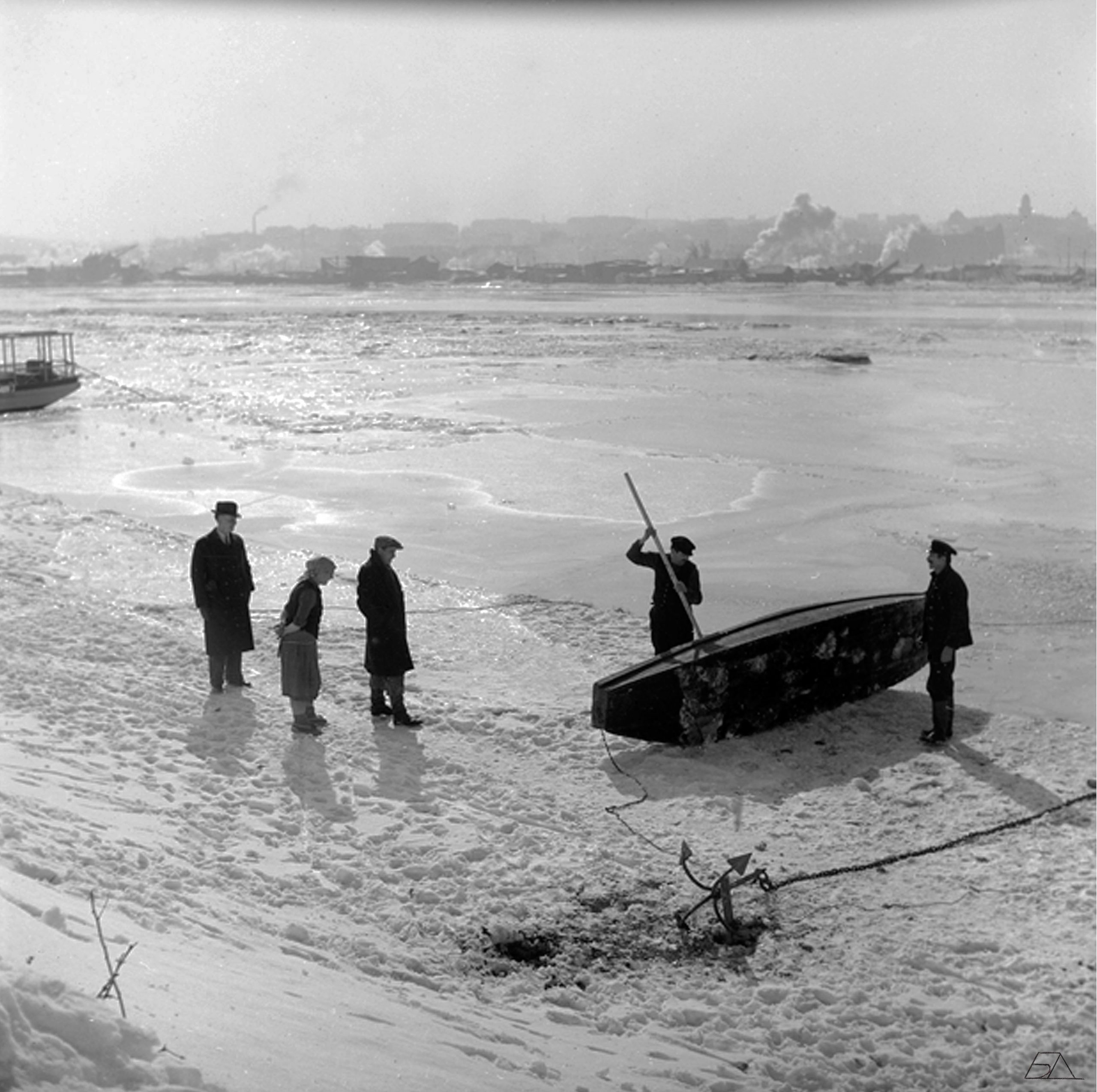 Branibor Debeljković, Zaleđena obala, 1938. vl. Dušan Debeljković
Fotografije poslala Milena Marković