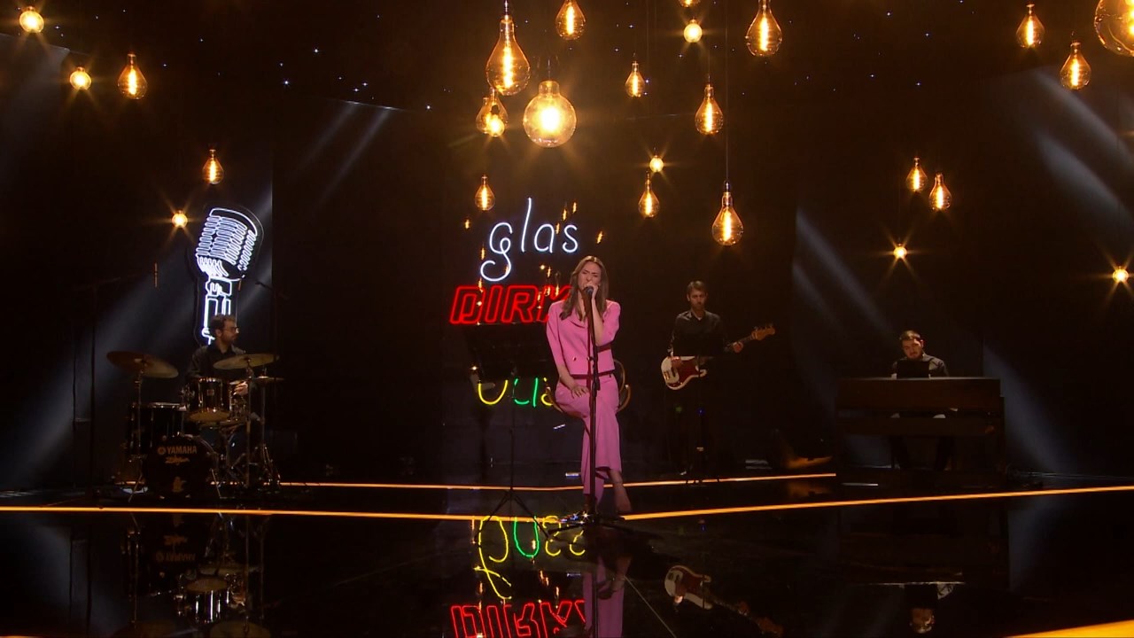 Glas, dirka, bas_ You Don’t Know Me.mp4_snapshot_01.27.040