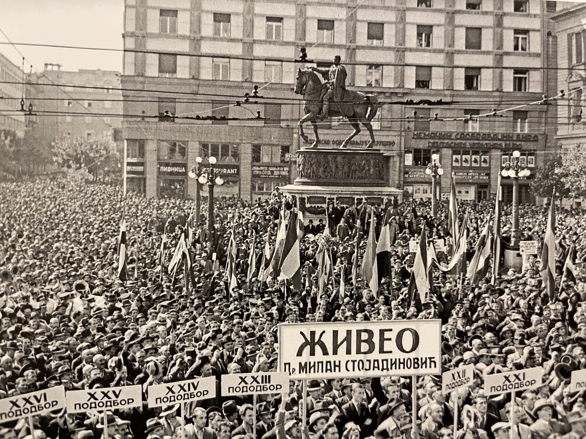 1647512221-Izborni-skup-Jereze-na-Pozorisnom-trgu-1935-Foto-Svetozar-Grdijan-Ogledalo-istorije-Muzej-grada-Beograda.jpg