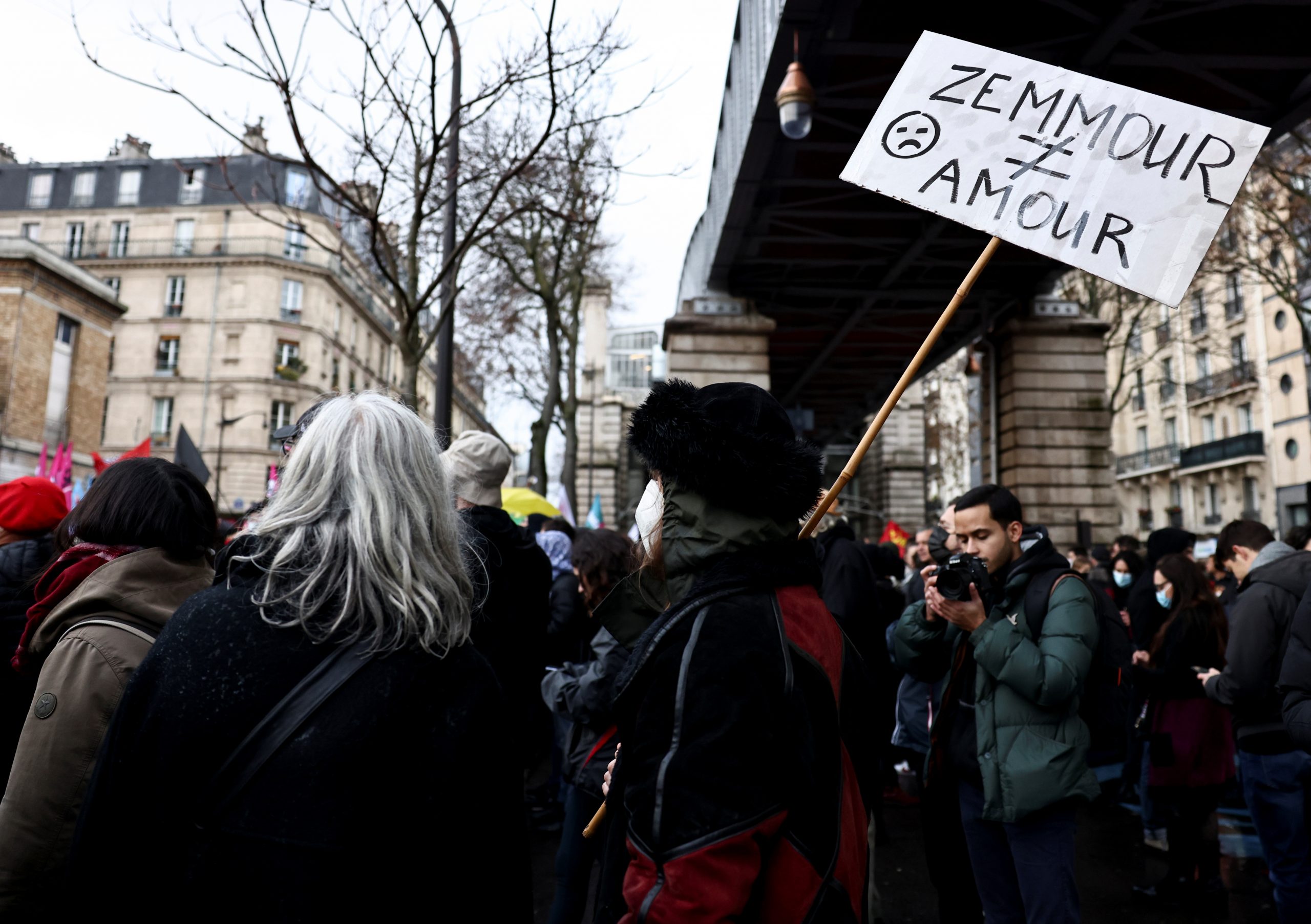 1638727908-2021-12-05T124835Z_938114013_RC2B8R9RZKUI_RTRMADP_3_FRANCE-ELECTION-ZEMMOUR-PROTEST-scaled.jpg