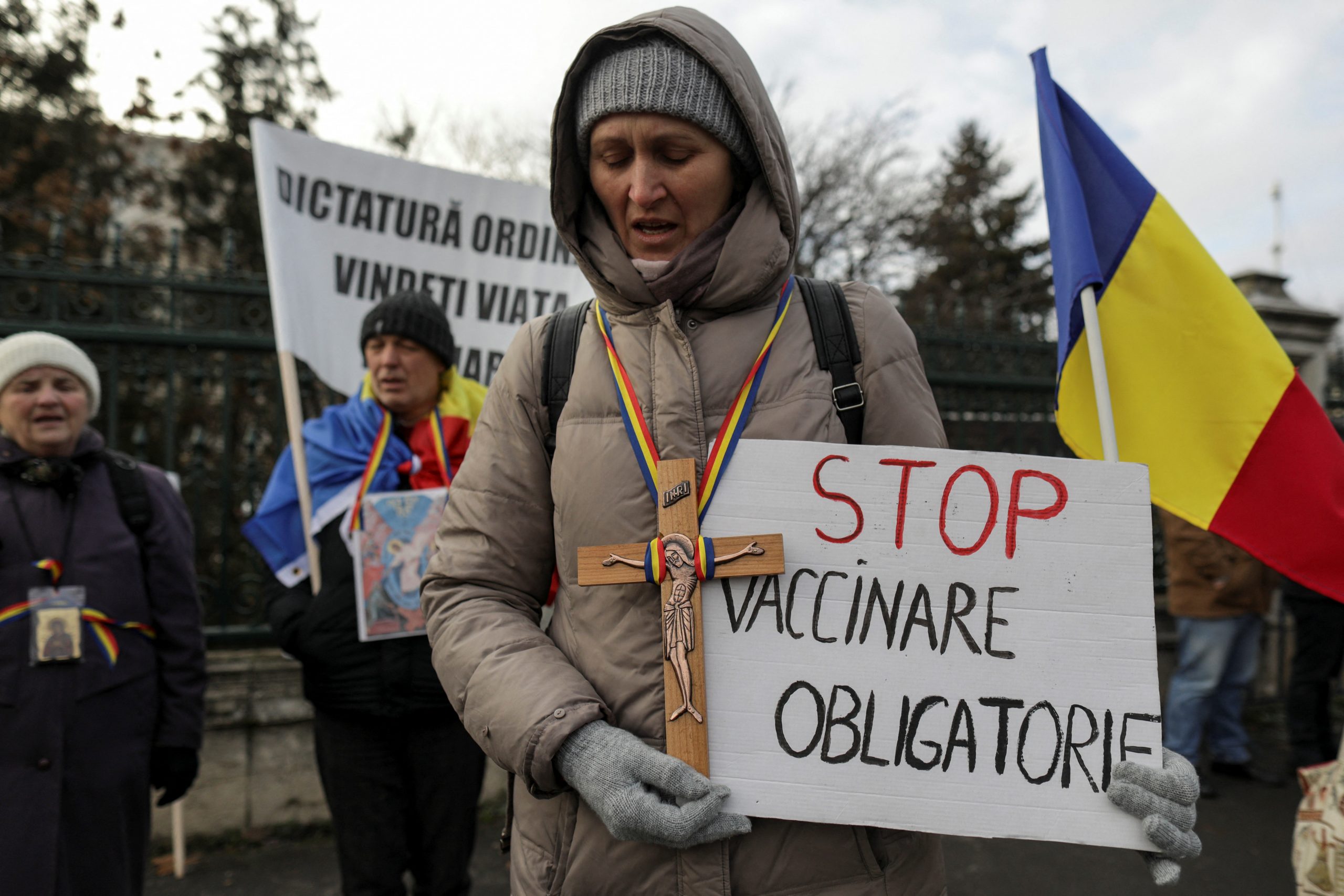 1640090983-2021-12-21T121939Z_1219835449_RC2XIR9EP0AY_RTRMADP_3_HEALTH-CORONAVIRUS-ROMANIA-PROTESTS-scaled.jpg