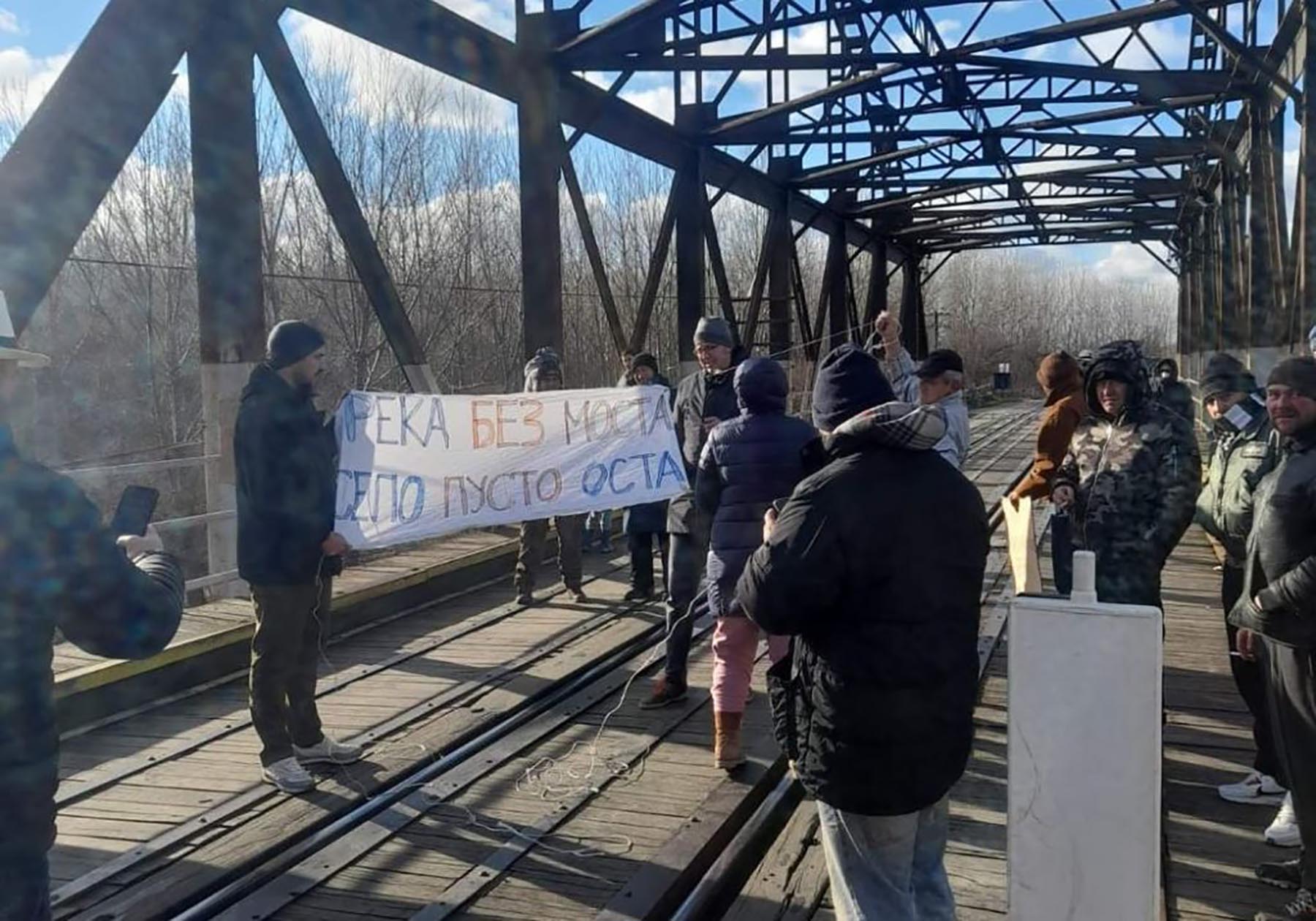 Novi protest meštana sela kod Zrenjanina, najavljuju svakodnevne blokade (1)