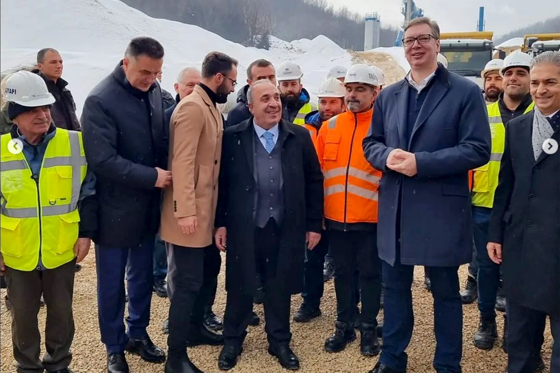 Screenshot 2021-12-27 at 12-00-19 Aleksandar Vučić ( buducnostsrbijeav) is on Instagram