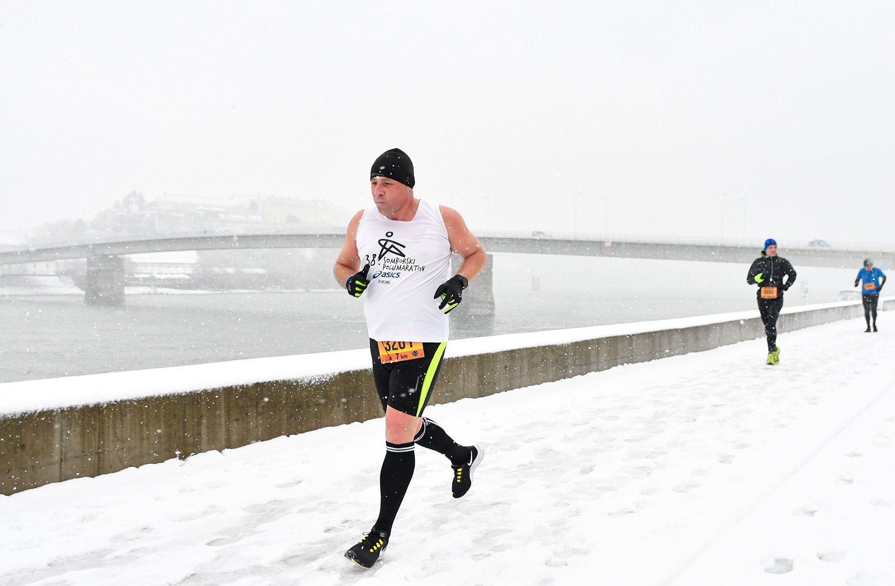 NovinSad 10.12.2021 Prvi sneg u Novom Sadu reciklazni polumaraton trka foto Nenad Mihajlovic najboljefotografije2021