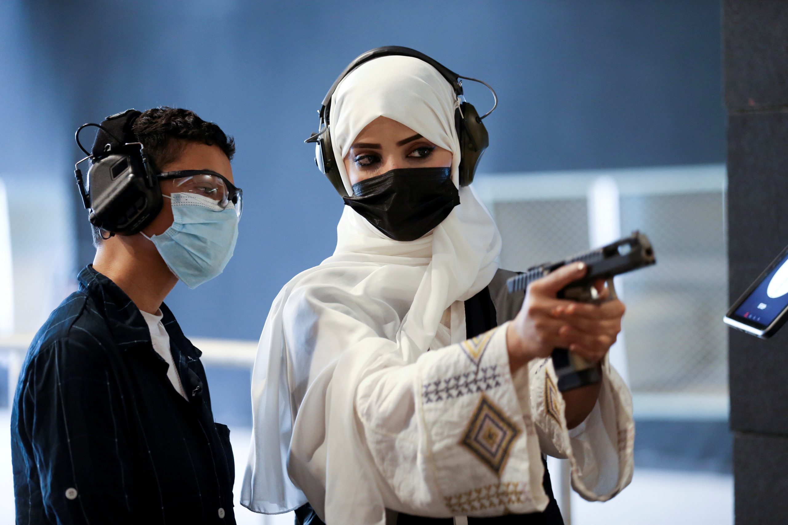 1635862377-2021-11-01T215011Z_1398746240_RC24JQ9I9YXL_RTRMADP_3_SAUDI-WOMEN-WEAPONS-scaled.jpg