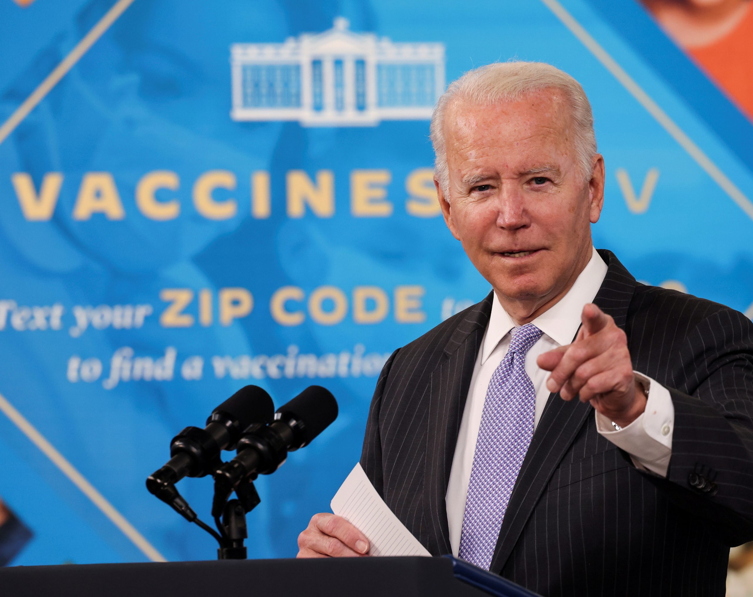 1636565536-2021-11-04T134628Z_447319704_RC2PNQ9MN8N9_RTRMADP_3_HEALTH-CORONAVIRUS-MANDATE-scaled.jpg