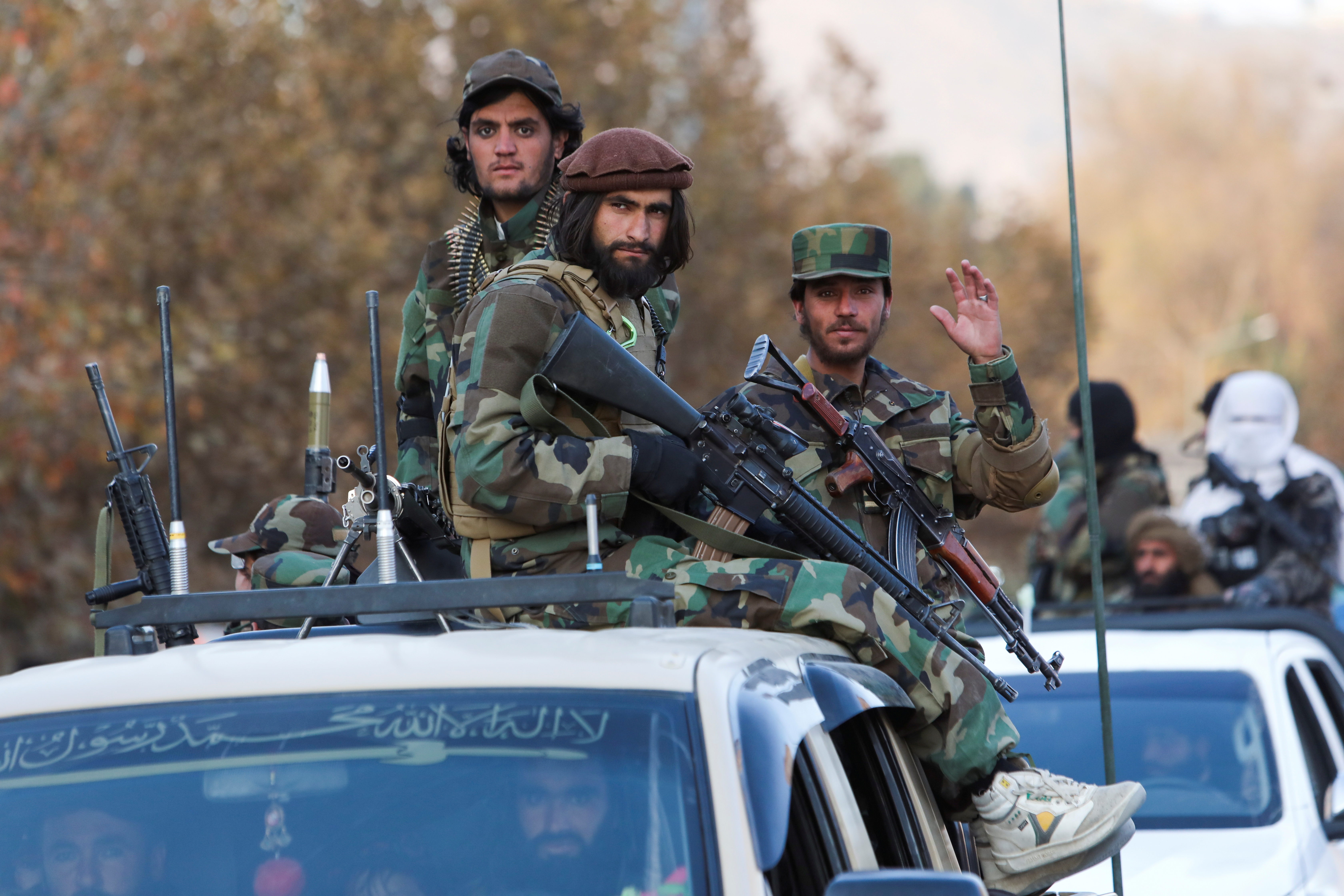Avganistan, Kabul, Talibani, vojna parada
Members of Taliban sit on a military vehicle during Taliban military parade in Kabul, Afghanistan November 14, 2021. REUTERS/Ali Khara NO RESALES. NO ARCHIVES     TPX IMAGES OF THE DAY