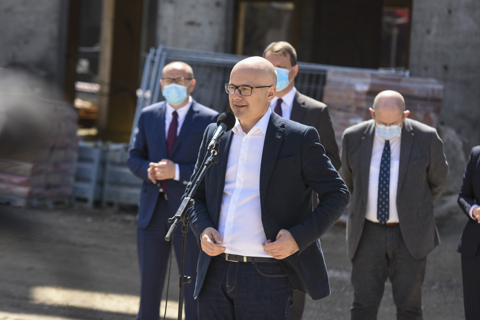 Novi Sad 28.04.2021 Milos Vucevic Obilazak radova na izgradnji klinickog centra Vojvodine foto Nenad Lazic