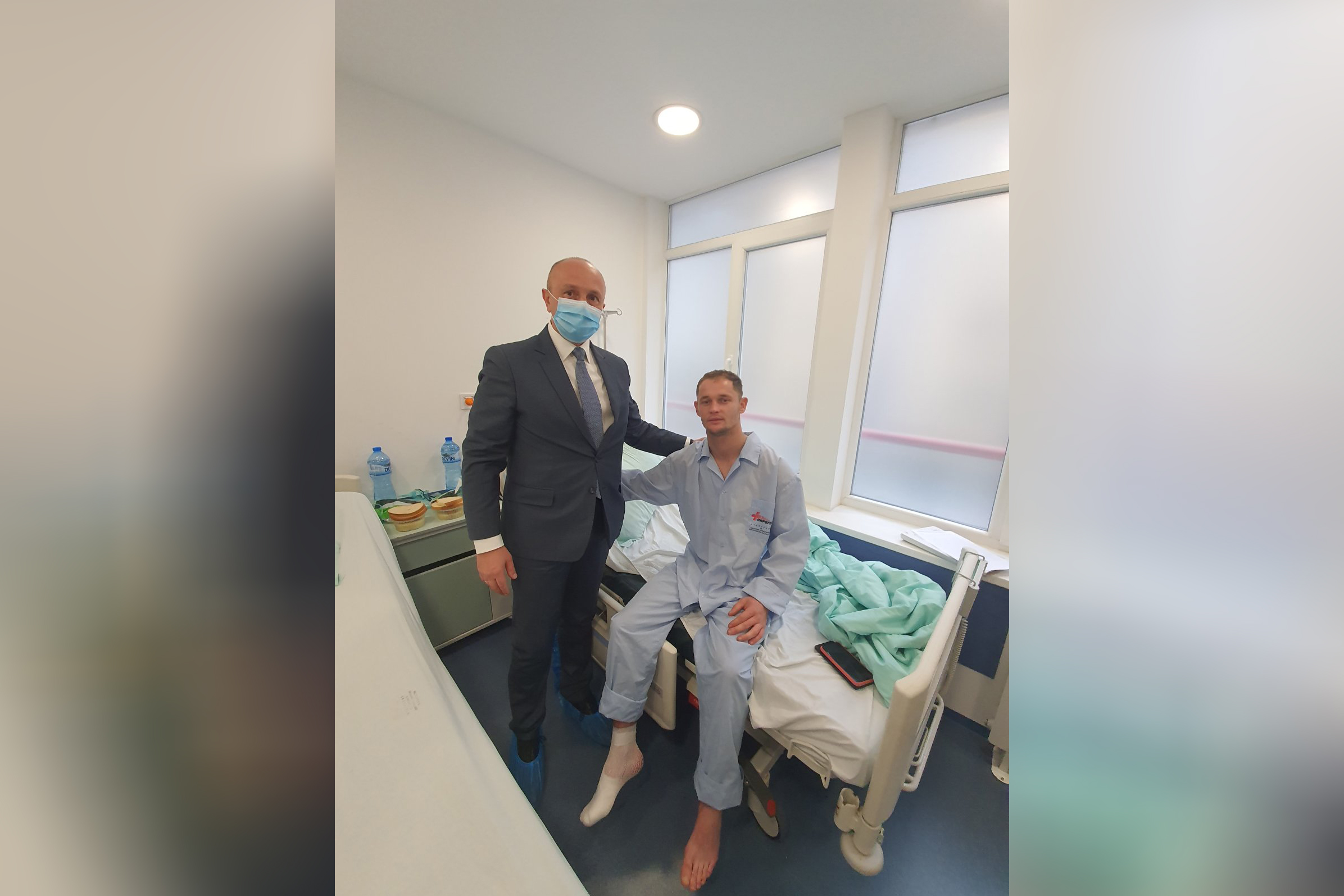 Ambasador Srbije i preživeli Foto Ambasada Srbije u Sofiji02