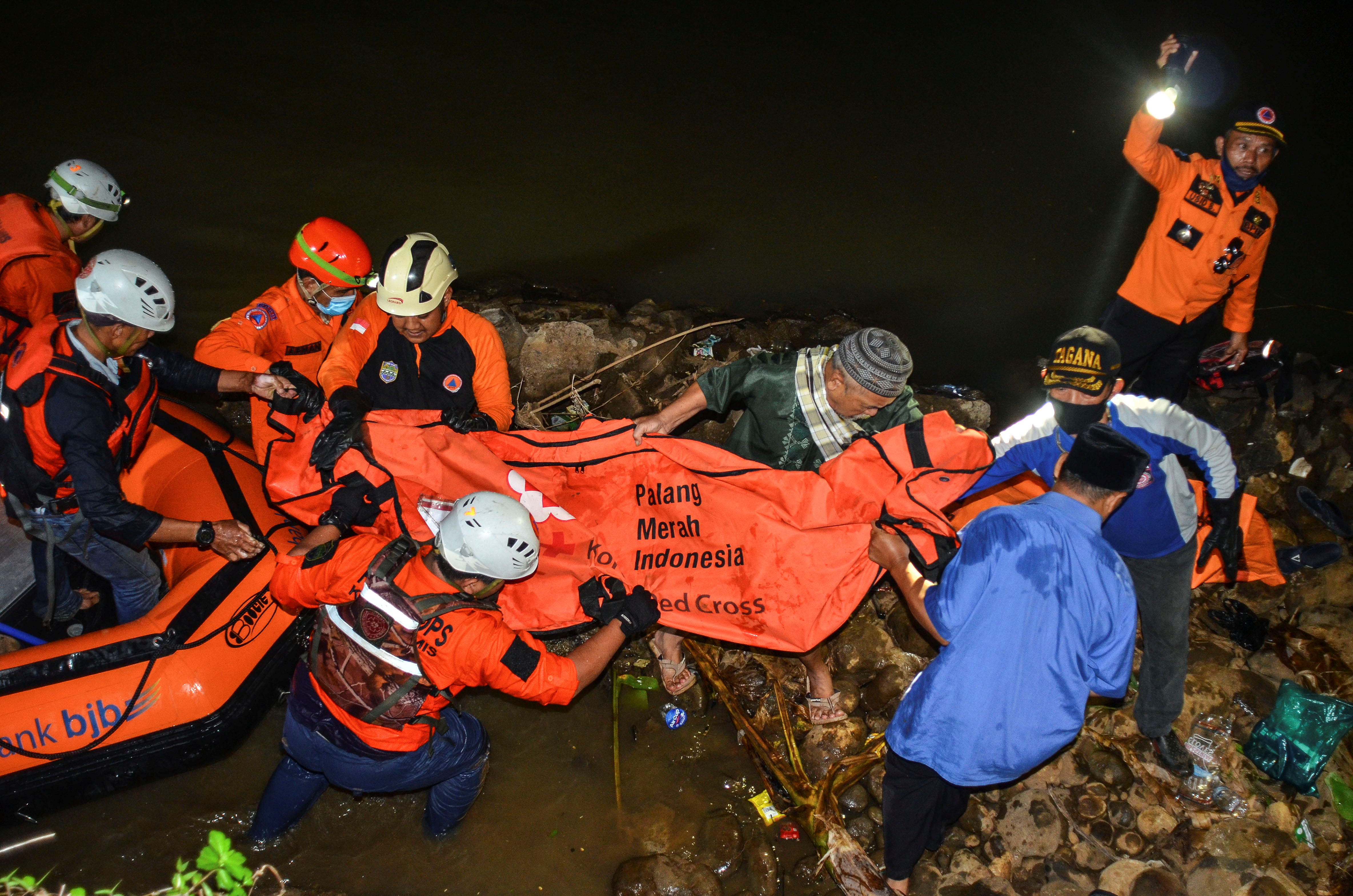Bodies of drowning victims at a Cileuer River