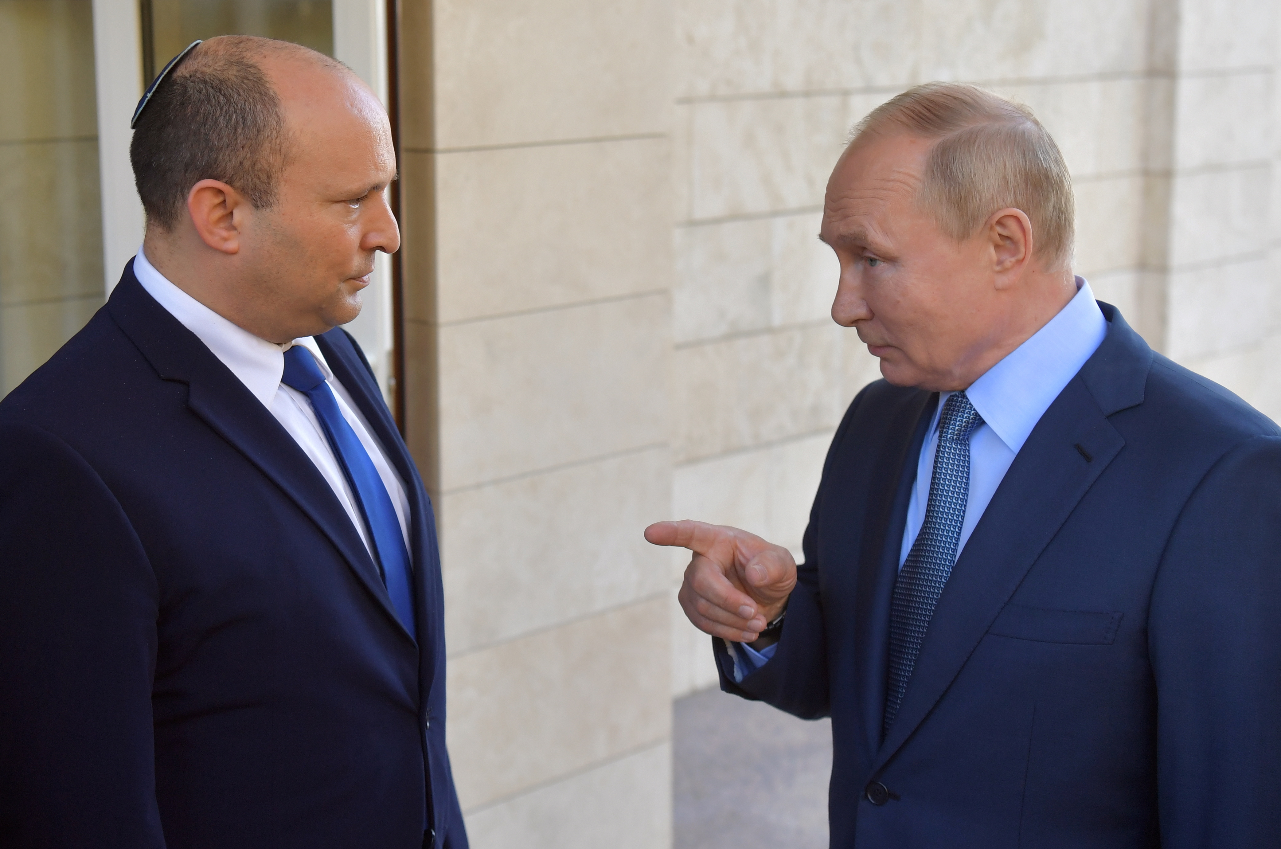 Russian President Vladimir Putin talks to Israeli Prime Minister Naftali Bennett during their meeting in Sochi, Russia October 22, 2021. Sputnik/Evgeny Biyatov/Kremlin via REUTERS ATTENTION EDITORS - THIS IMAGE WAS PROVIDED BY A THIRD PARTY.