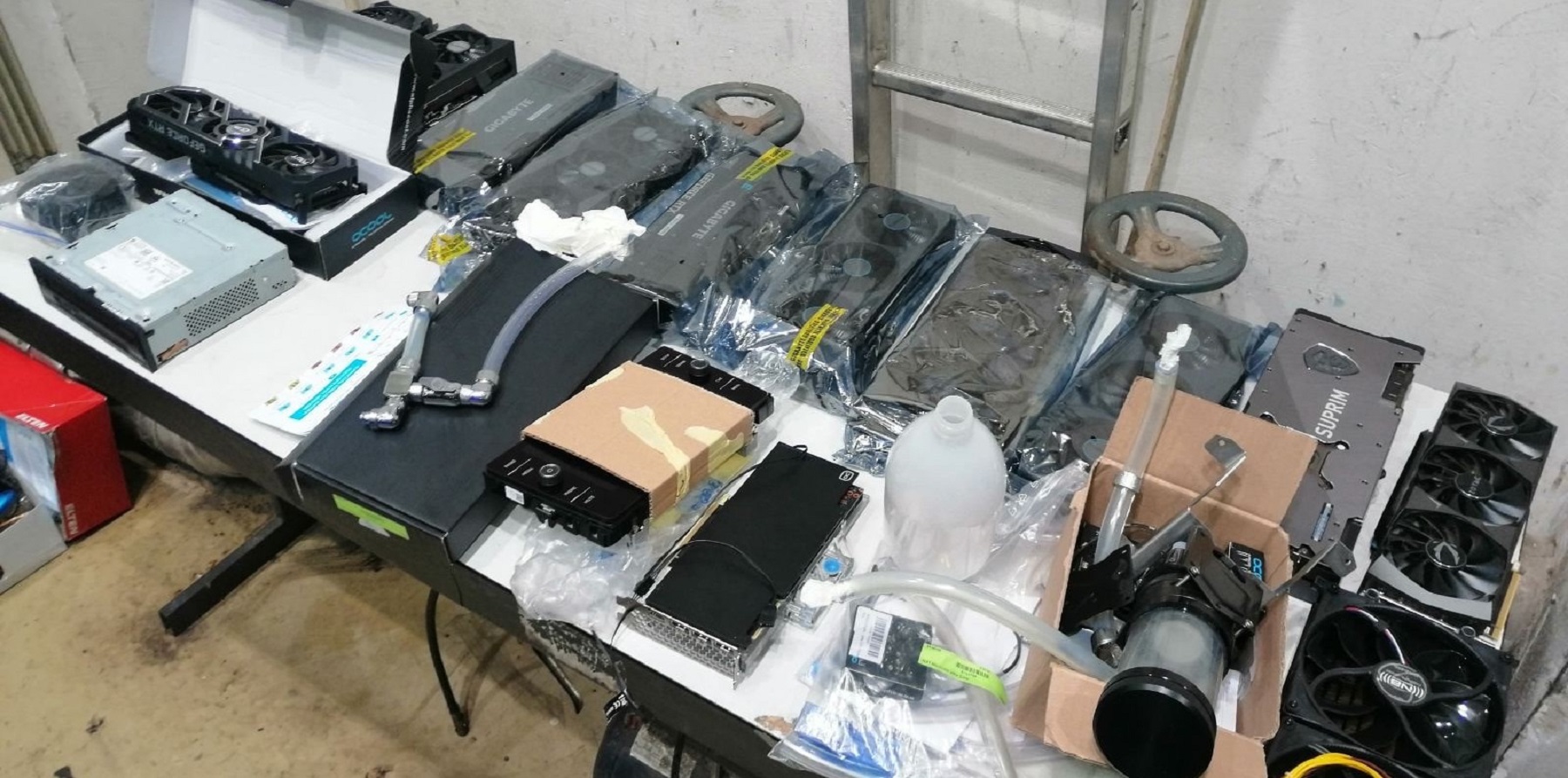 1. Prtljaznik pun grafickih kartica GP Horgos 24 09 2021