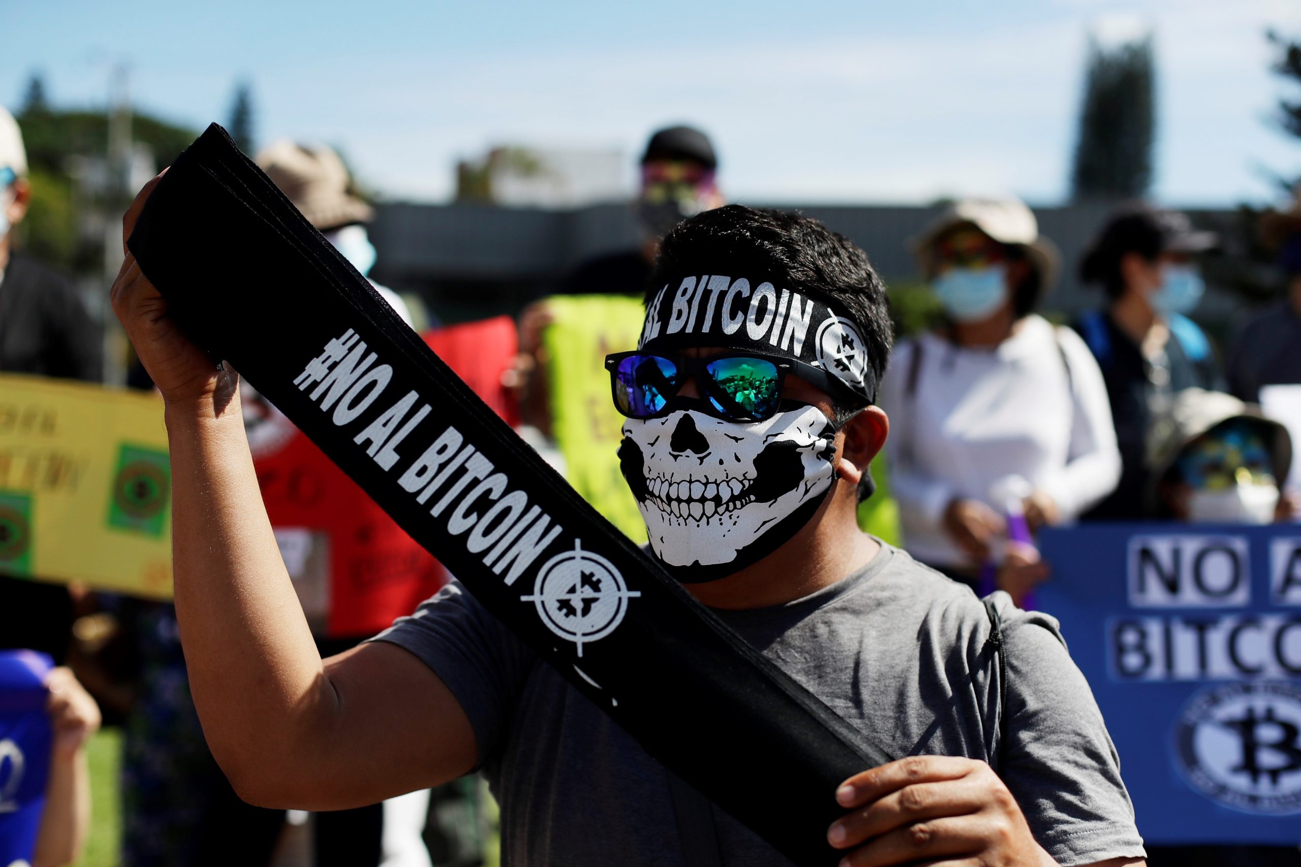 1631181573-el-salvador-protest-foto-EPA-EFE-Rodrigo-Sura-4-scaled.jpg