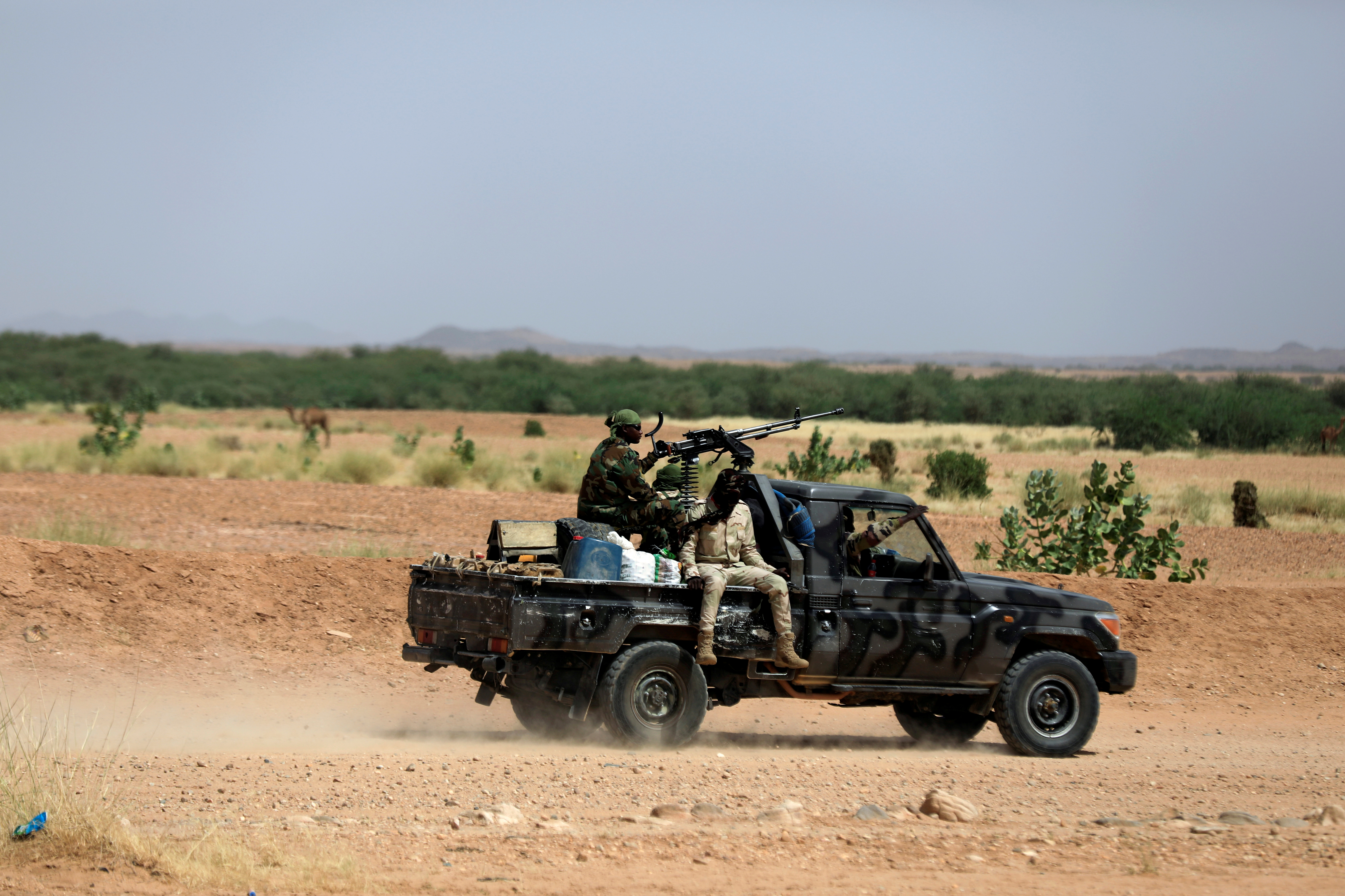 FILE PHOTO: Nigerian army soldiers board a pickup to escort Nigerians heading north towards Libya as they leave Agadez, Niger October 29, 2019. Picture taken October 29, 2019. REUTERS/Zohra Bensemra/File Photo