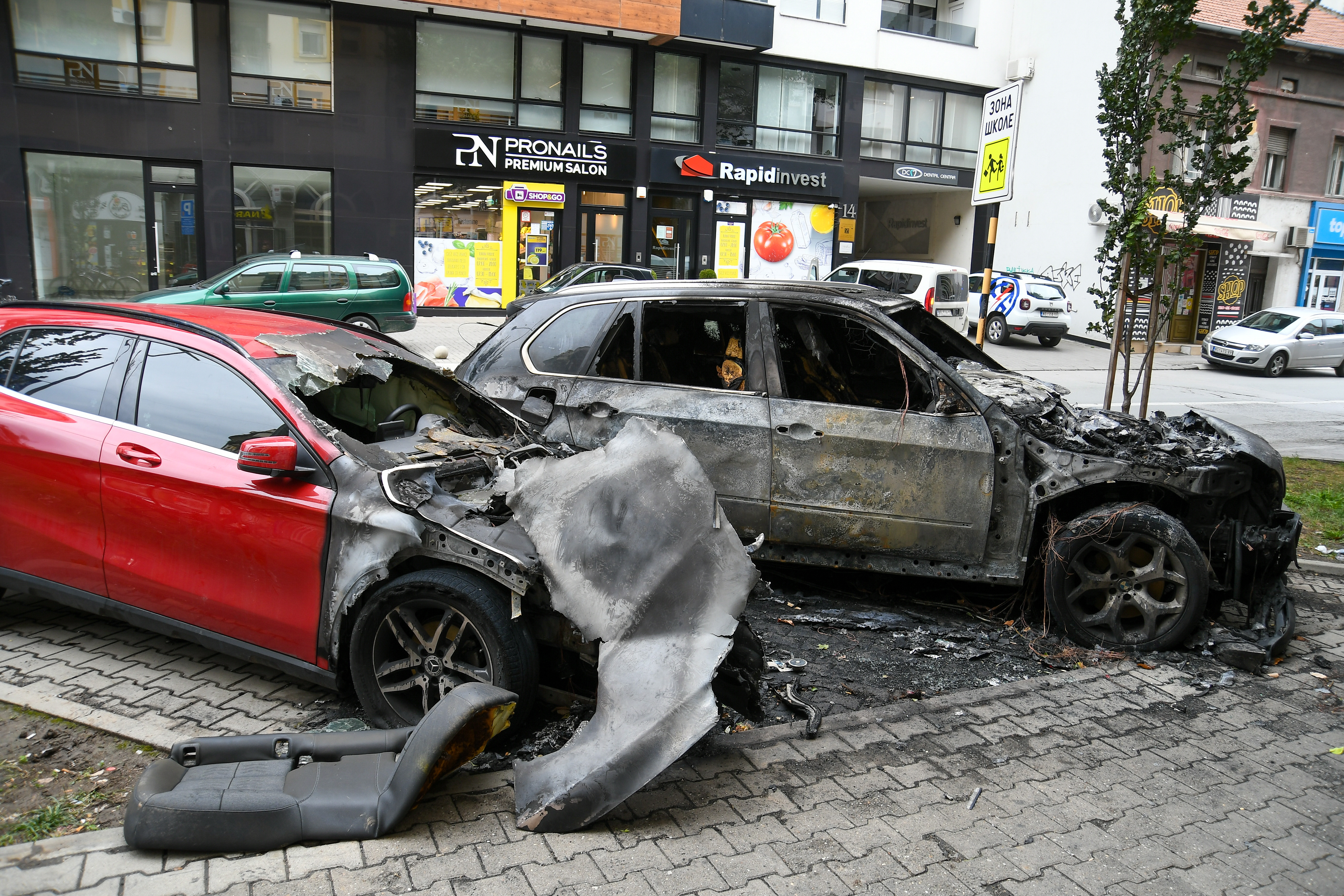 Novi Sad_strazilovska ulica zapaljeni automobili_foto Nenad Mihajlovic_-11 (1)