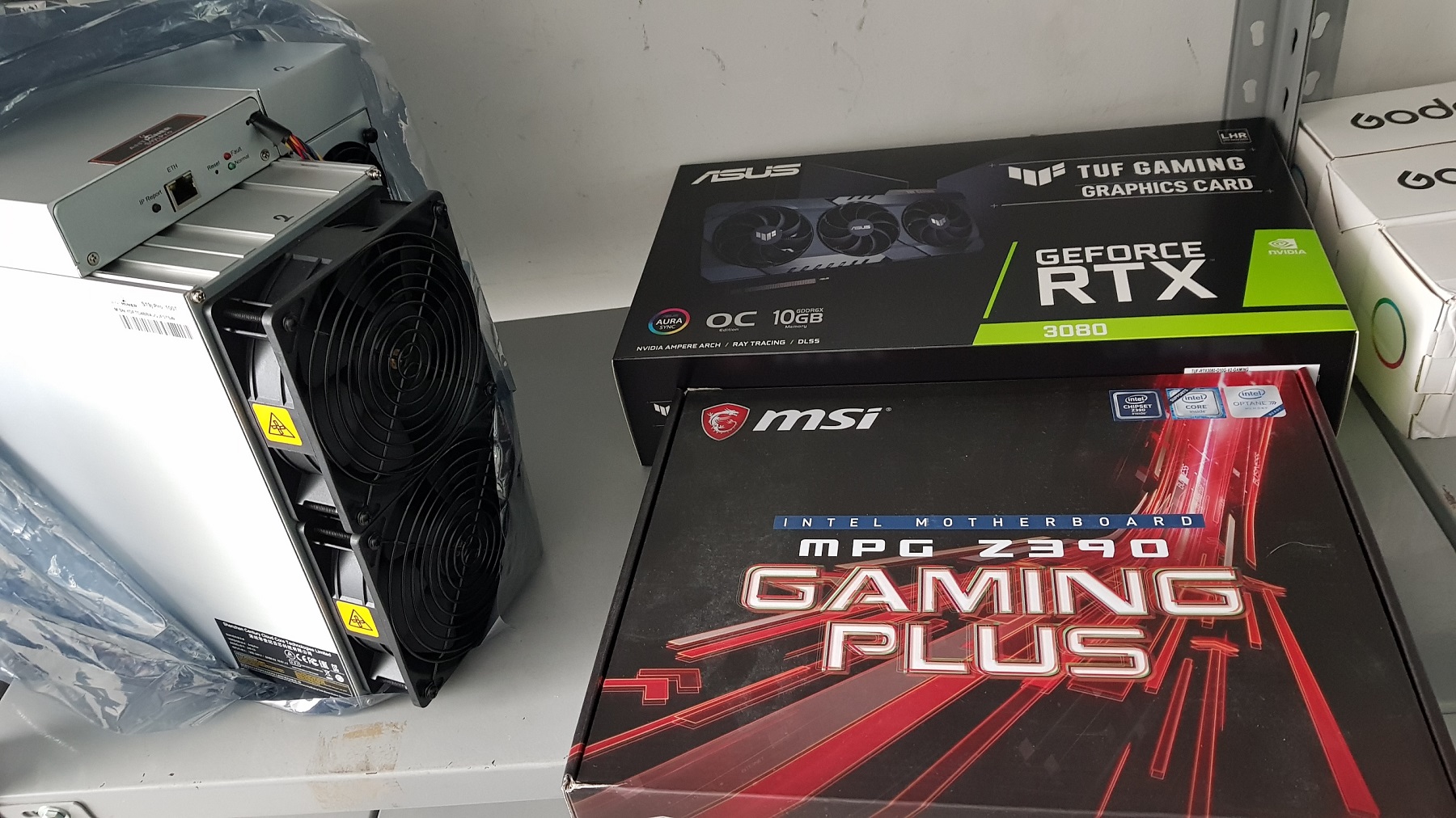 foto Uprava carina, zaplena kompjuterskih delova na Horgošu