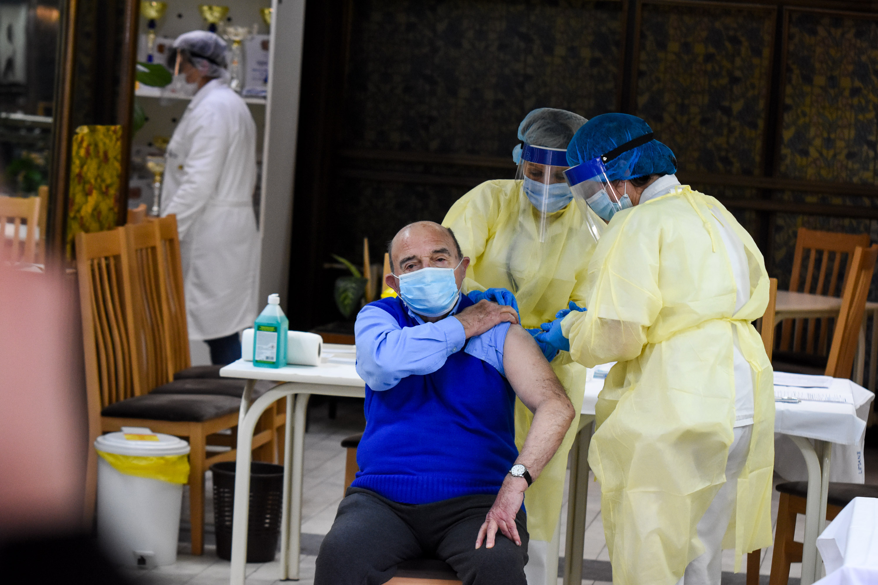 24122020 Novi Sad 24.12.2020 Vakcinacija penzionera starih u domu za stare gerontoloski centar Novi Sad foto Nenad  Lazic