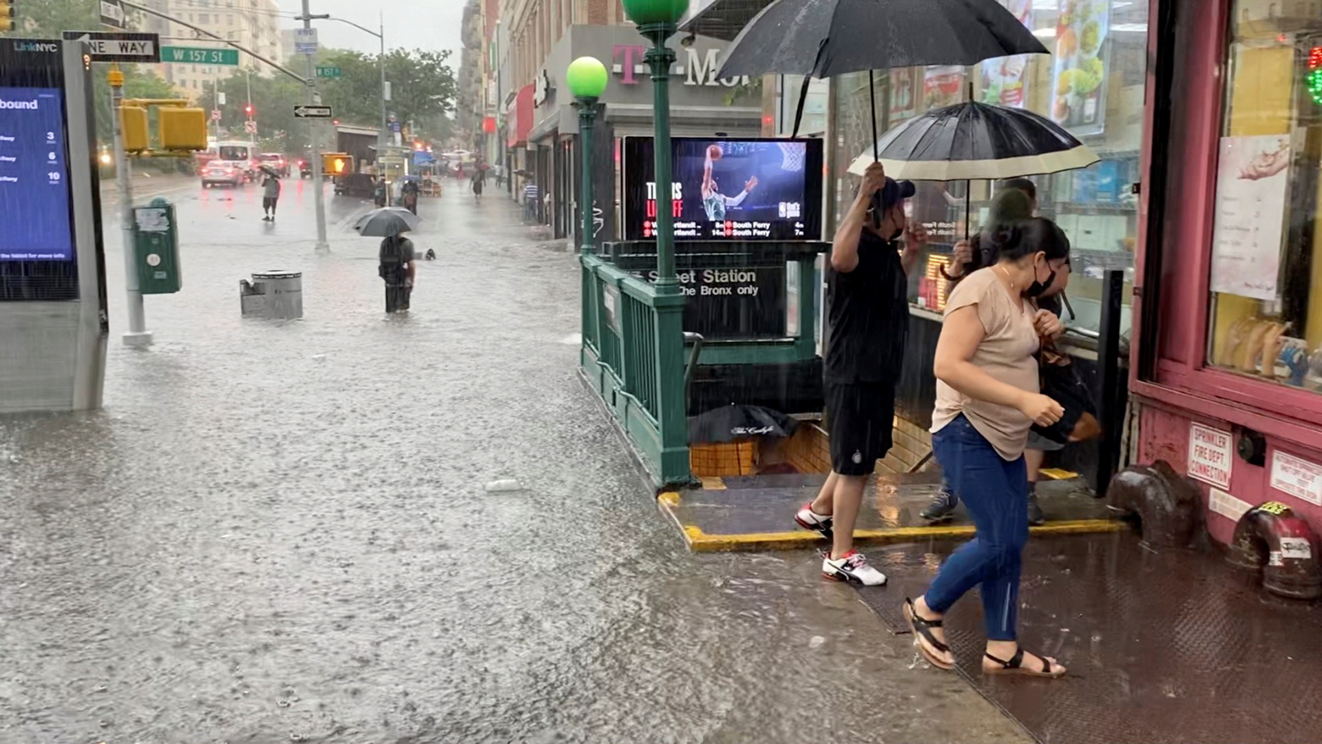 1625820353-2021-07-09T011745Z_1314898952_RC2PGO982WTI_RTRMADP_3_USA-WEATHER-NEWYORK-FLOODING-1.JPG