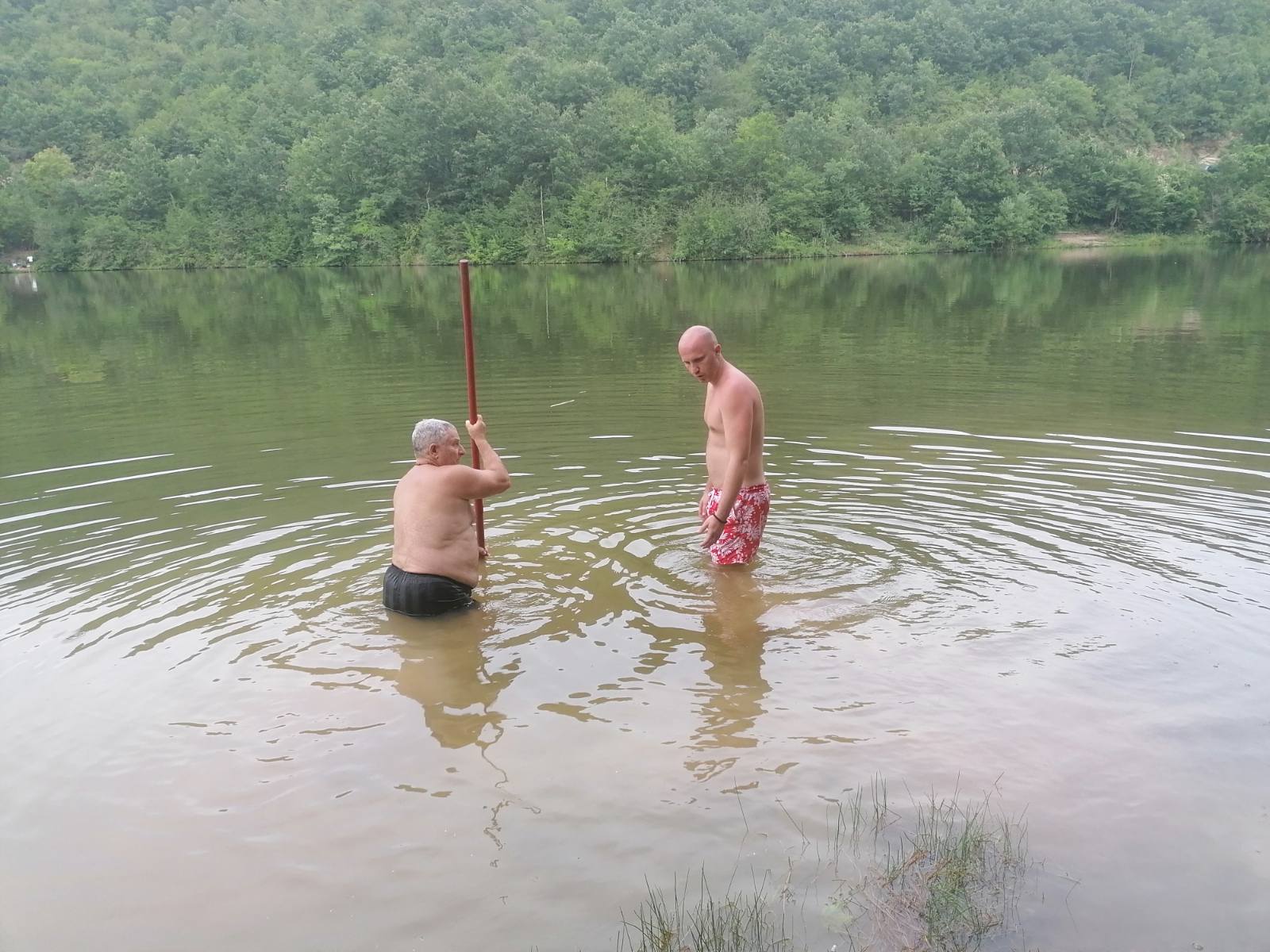 RASTOVNICA GRAĐANIPOKUŠAVAJU DA PRONAĐU TELO