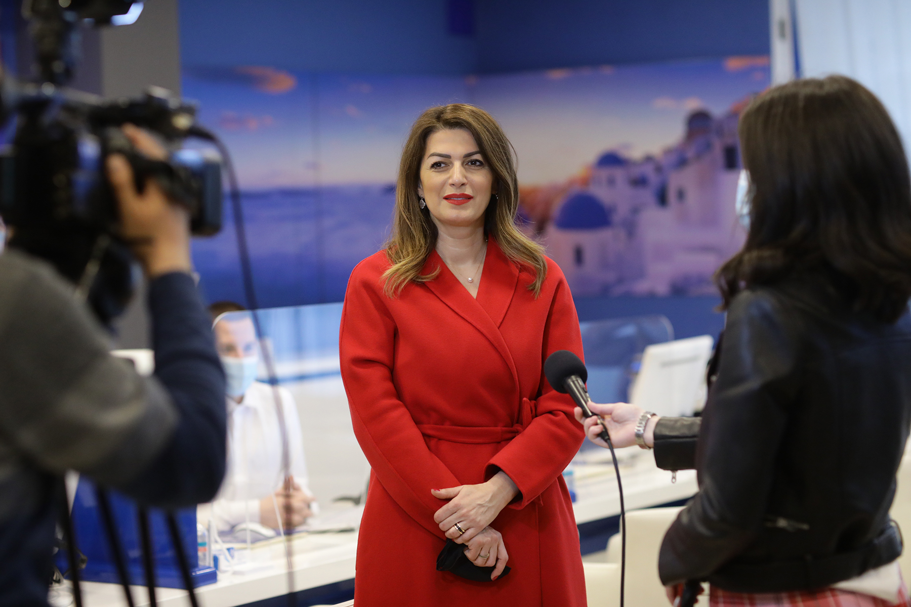 Kancelarija za IT i eUpravu, na inicijativu Ministarstva trgovine, turizma i telekomunikacija, omogućila je svim turističkim agencijama da svoje klijente, ukoliko izraze želju, prijave za prioritetnu imunizaciju na Kovid-19