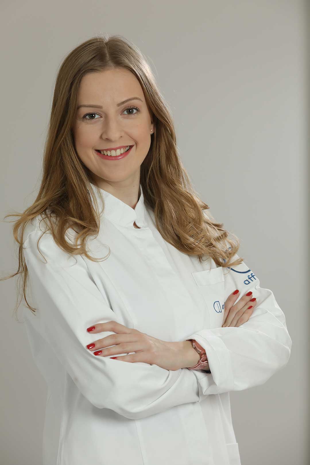 1637657706-ALEKSANDRA-RADOSAVLJEVIC-Lekar-opste-medicine-i-specijalizant-dermatovenerologije.jpg