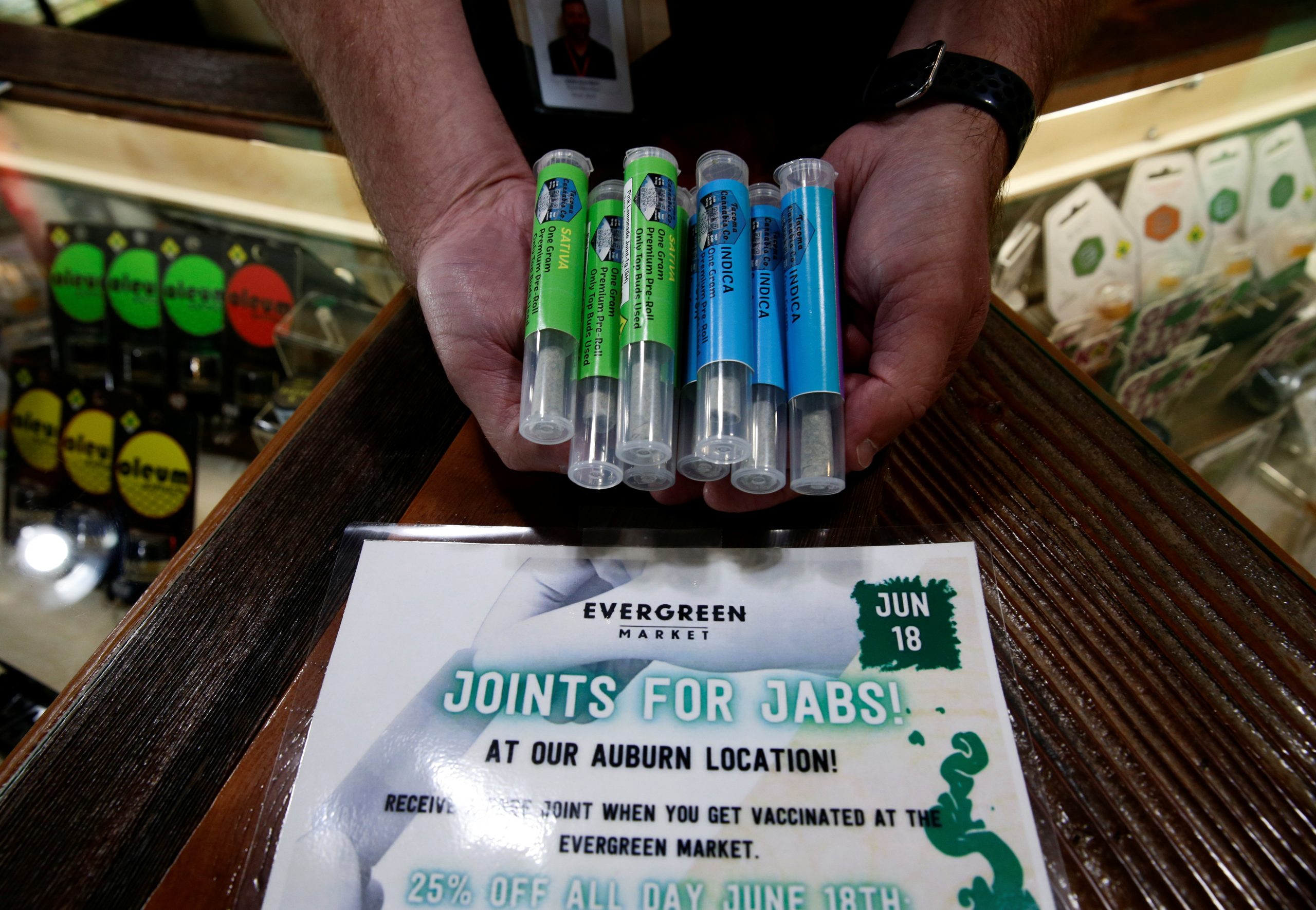 1624103994-2021-06-19T044237Z_1918045739_RC263O99U5NO_RTRMADP_3_HEALTH-CORONAVIRUS-USA-MARIJUANA-scaled.jpg