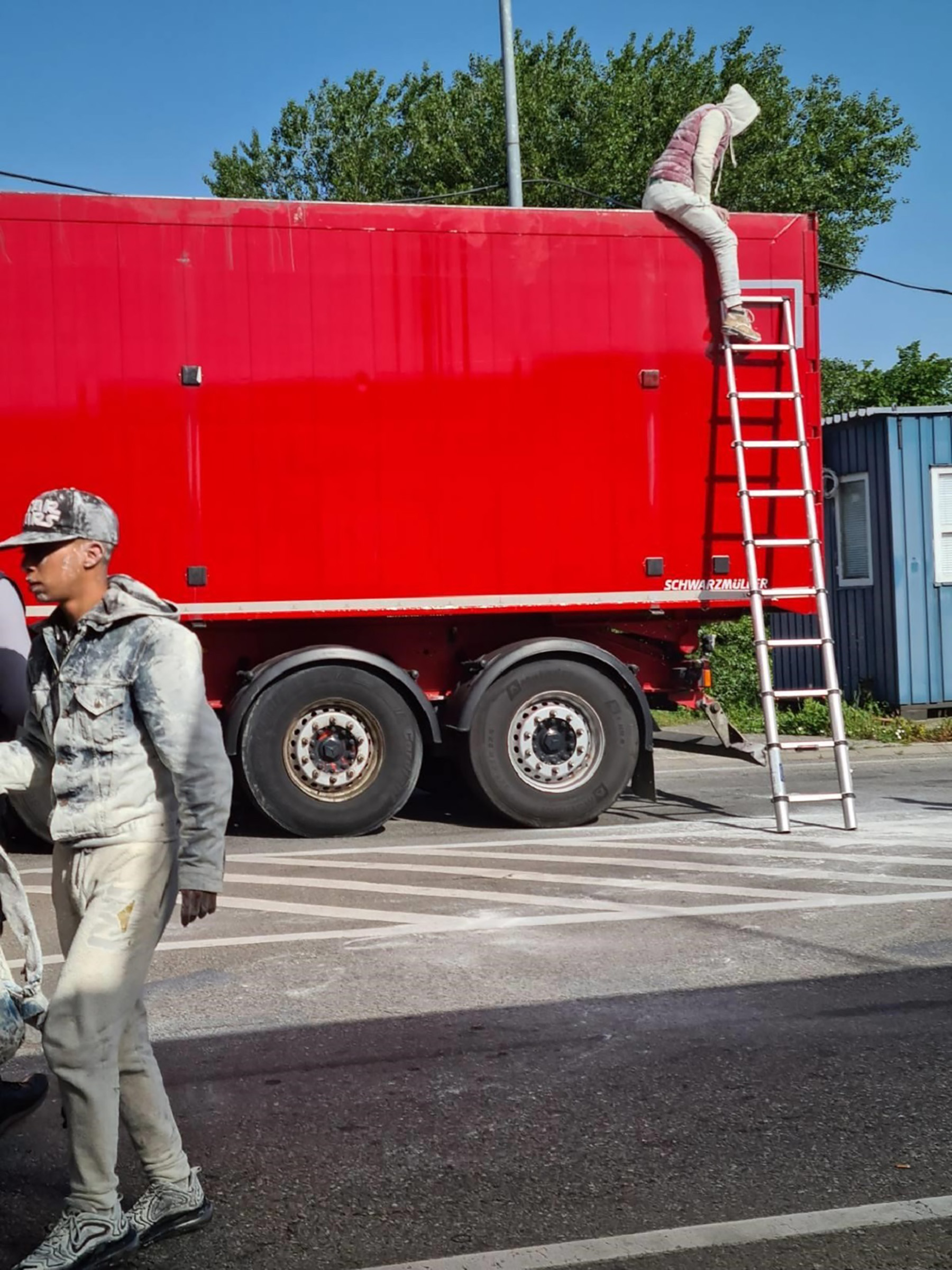 3. migranti izlaze iz kamiona sa brasnom Bogojevo