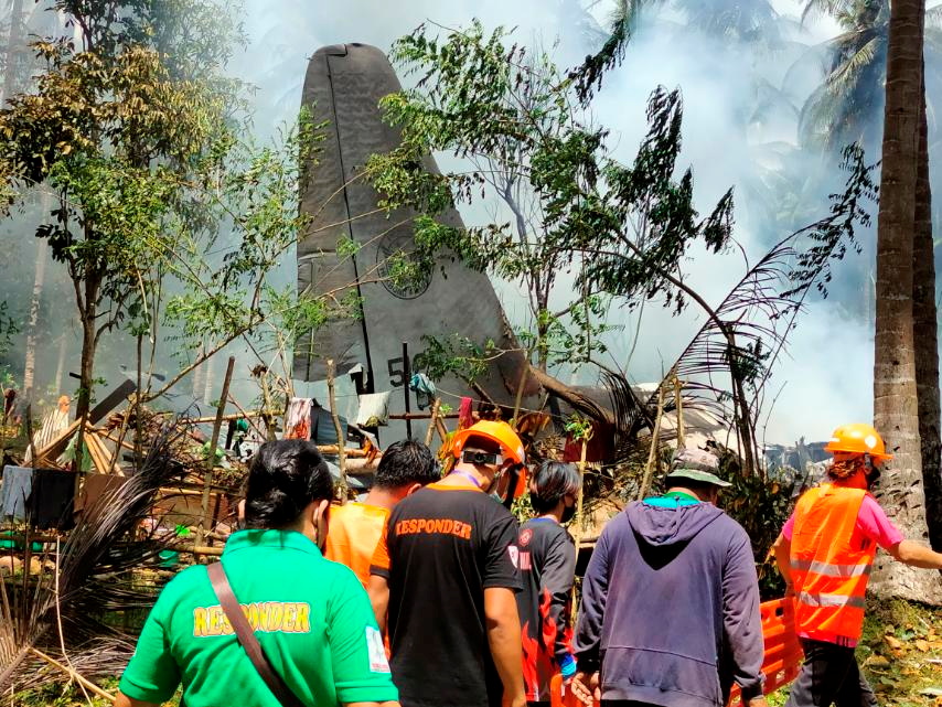 1625387206-2021-07-04T082251Z_878149076_RC2KDO9NE2ZV_RTRMADP_3_PHILIPPINE-AIRPLANE-CRASH.JPG