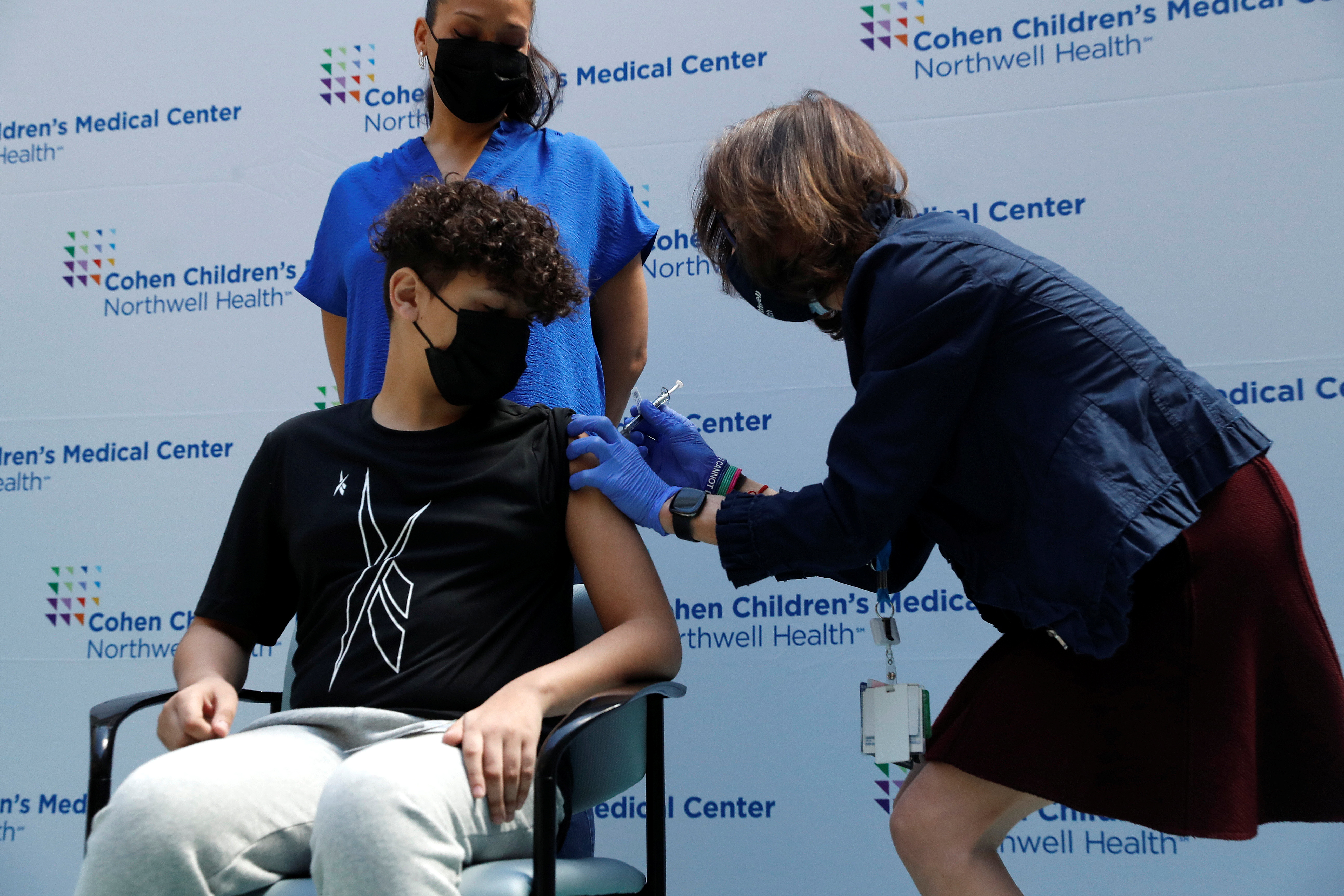 SAD vakcina, Children receive Pfizer-BioNTech vaccine for the coronavirus disease (COVID-19) in New Hyde Park, New York