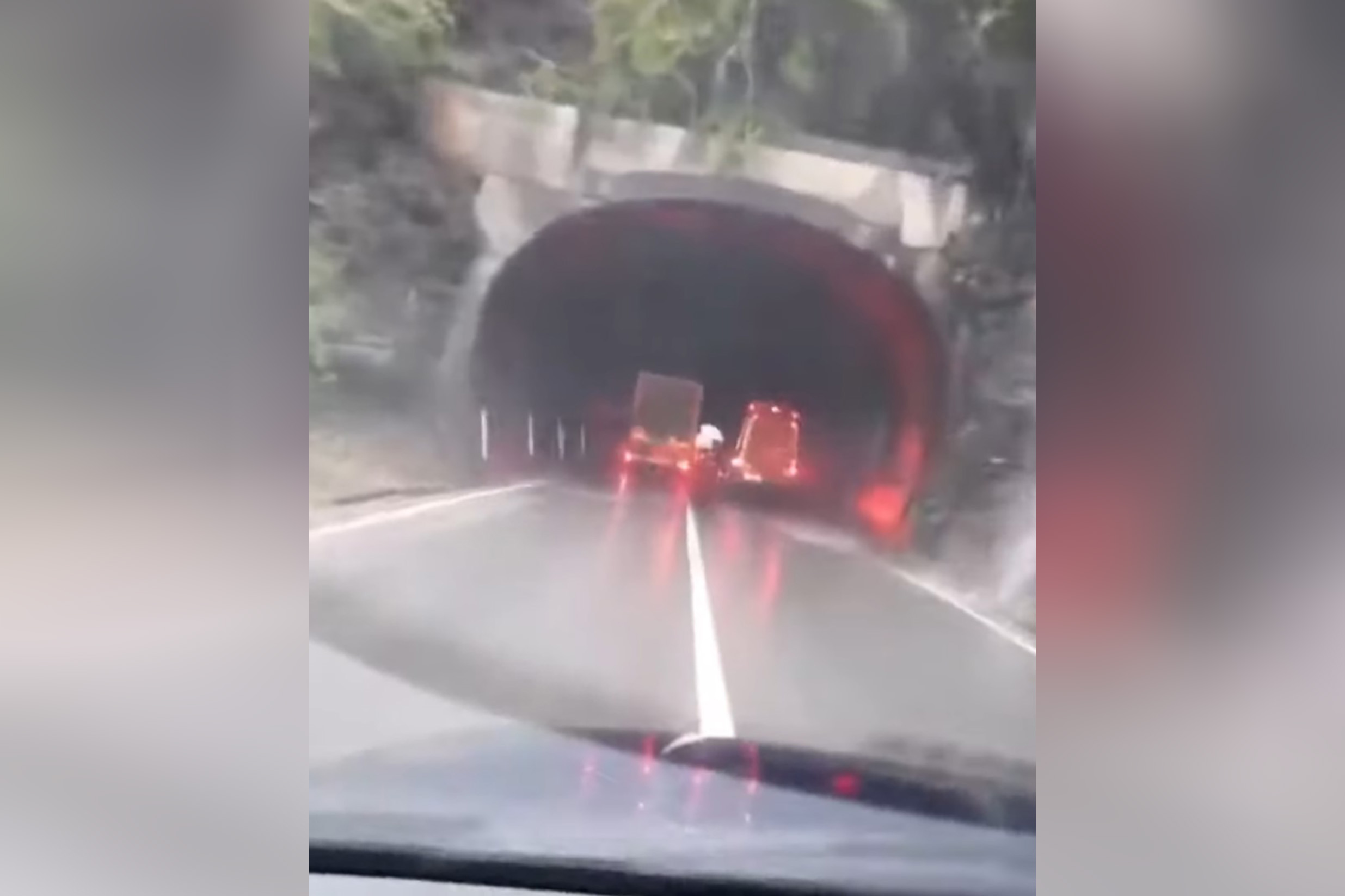 Kamion, preticanje, tunel Foto: Printscreen/YouTube/Imperator_SV