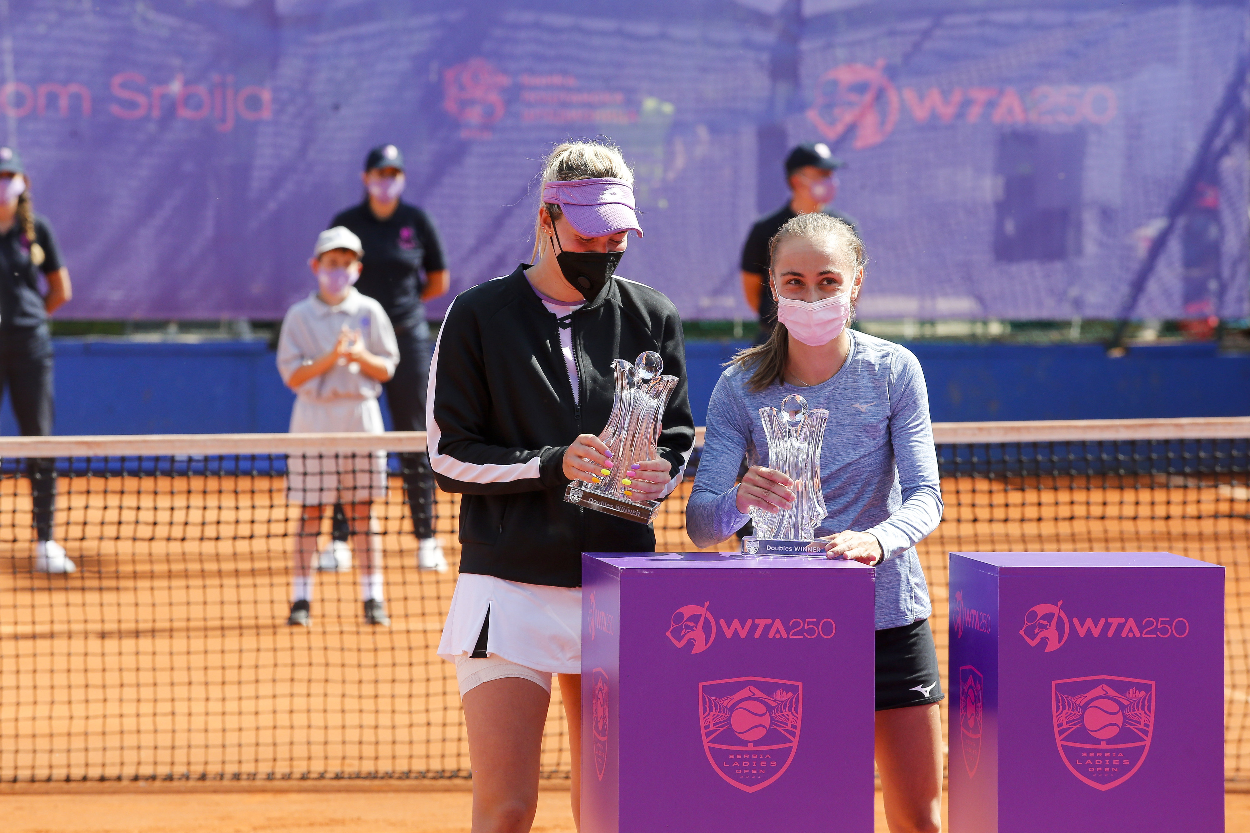 Tennis-WTA Serbia Ladies Open 2021- finals
Aleksandra Krunic (SRB)-Nina Stojanovic (SRB) v Greet Minnen (BEL)-Alison Van Uytvanck (BEL)
dodela pehara
Beograd, 21.05.2021.
foto: Marko Djokovic/Starsportphoto ©